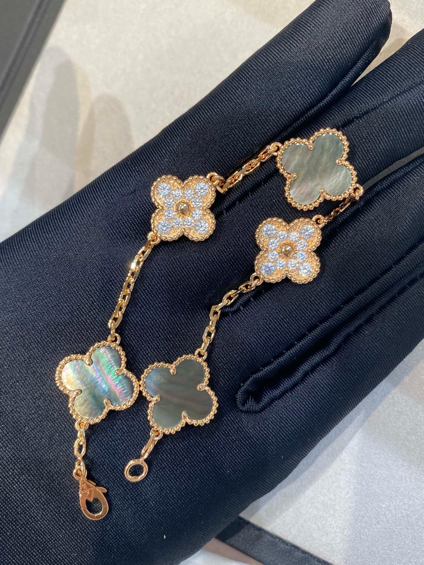 Bagsaaa VCA Bracelet 02