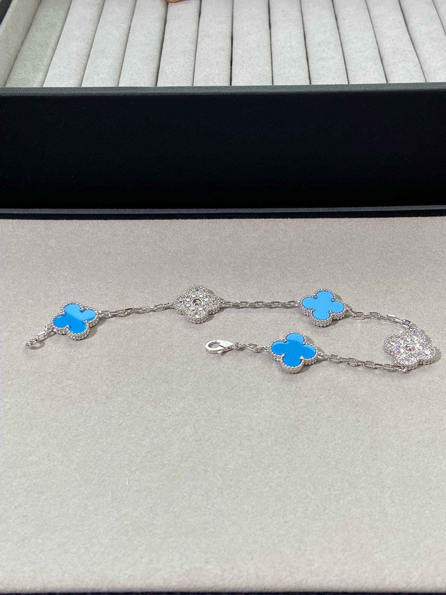Bagsaaa VCA Bracelet 05