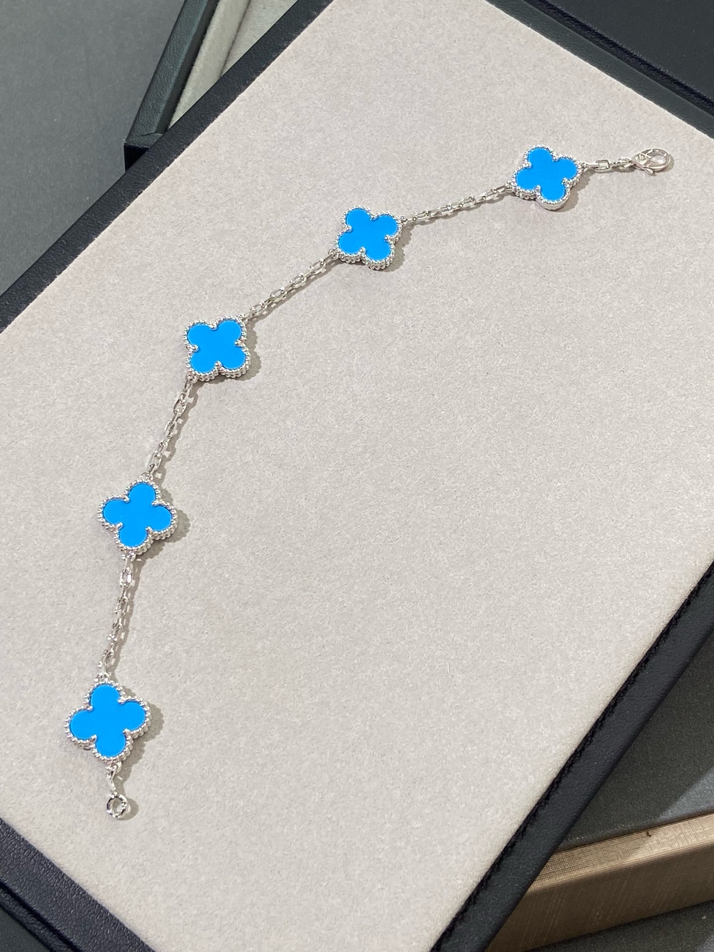 Bagsaaa VCA Bracelet 06