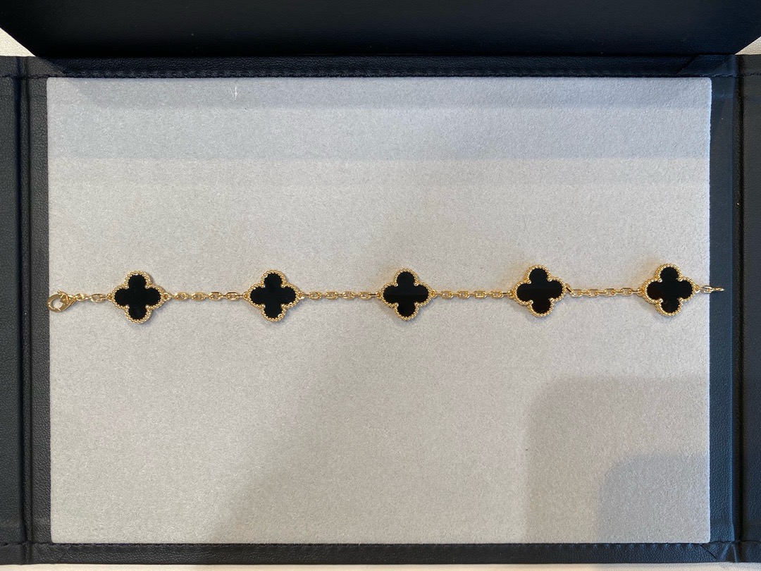 Bagsaaa VCA bracelet 07