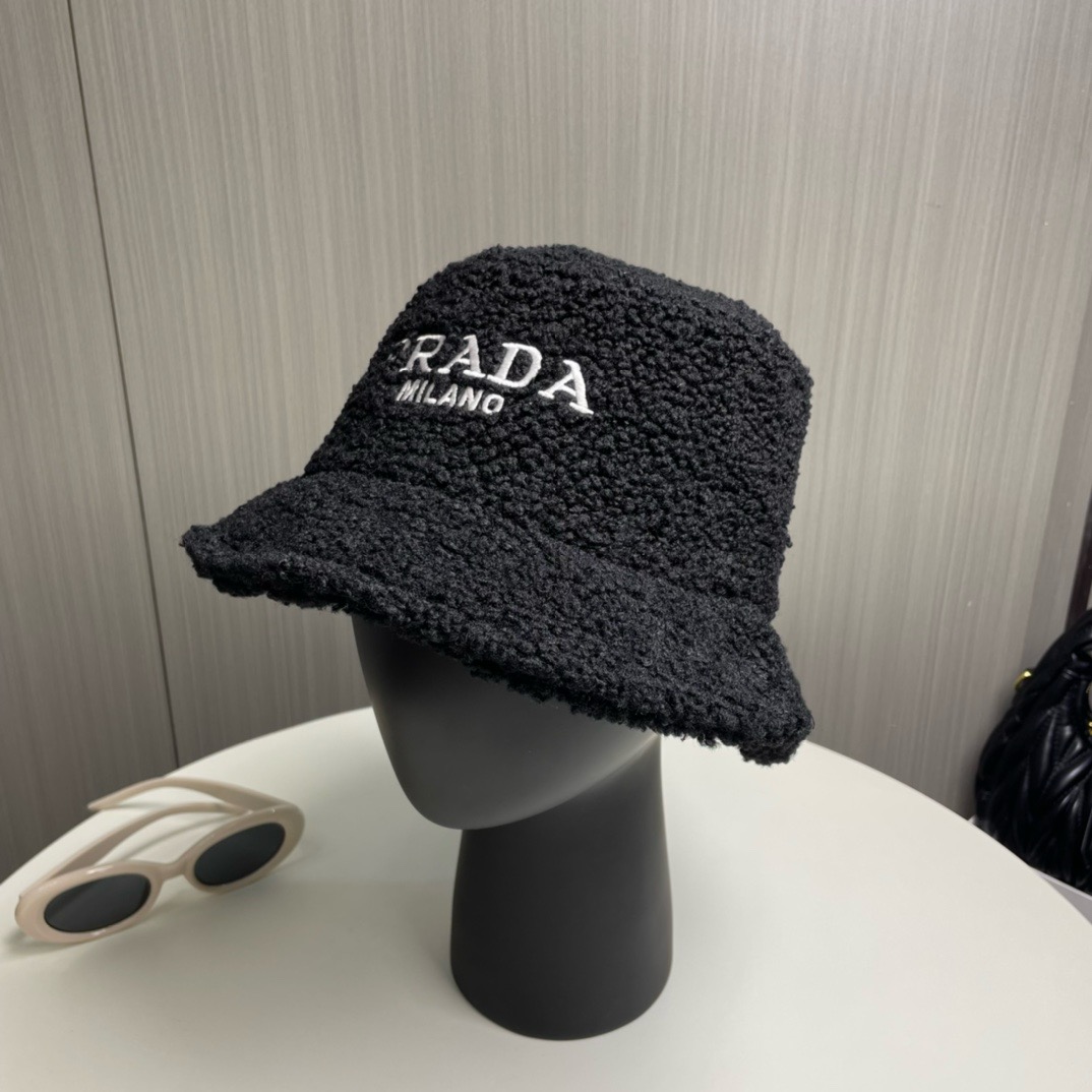 Bagsaaa Pra*a Hat
