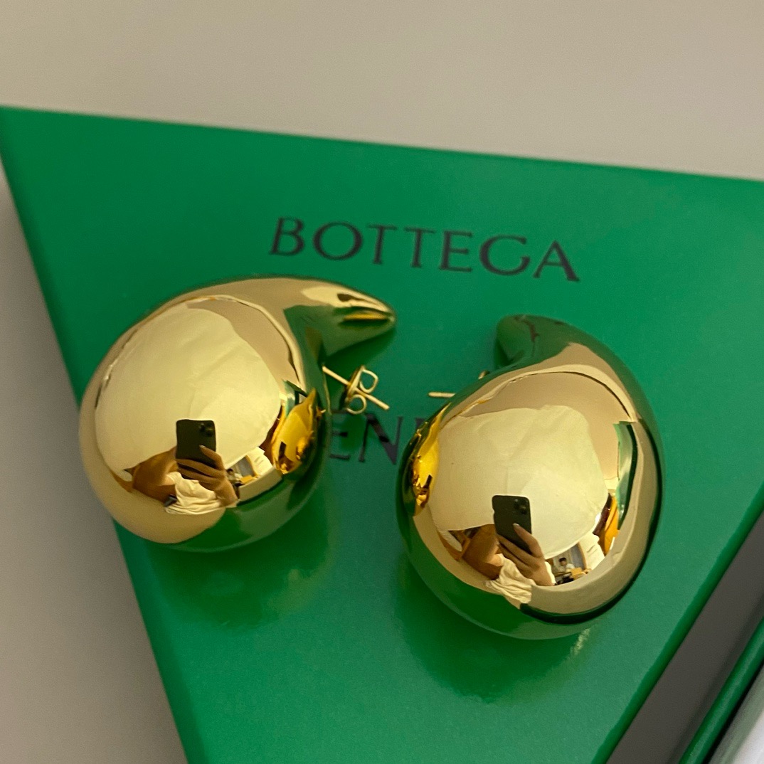 Bagsaaa B0tt*ga Ven*ta Earrings