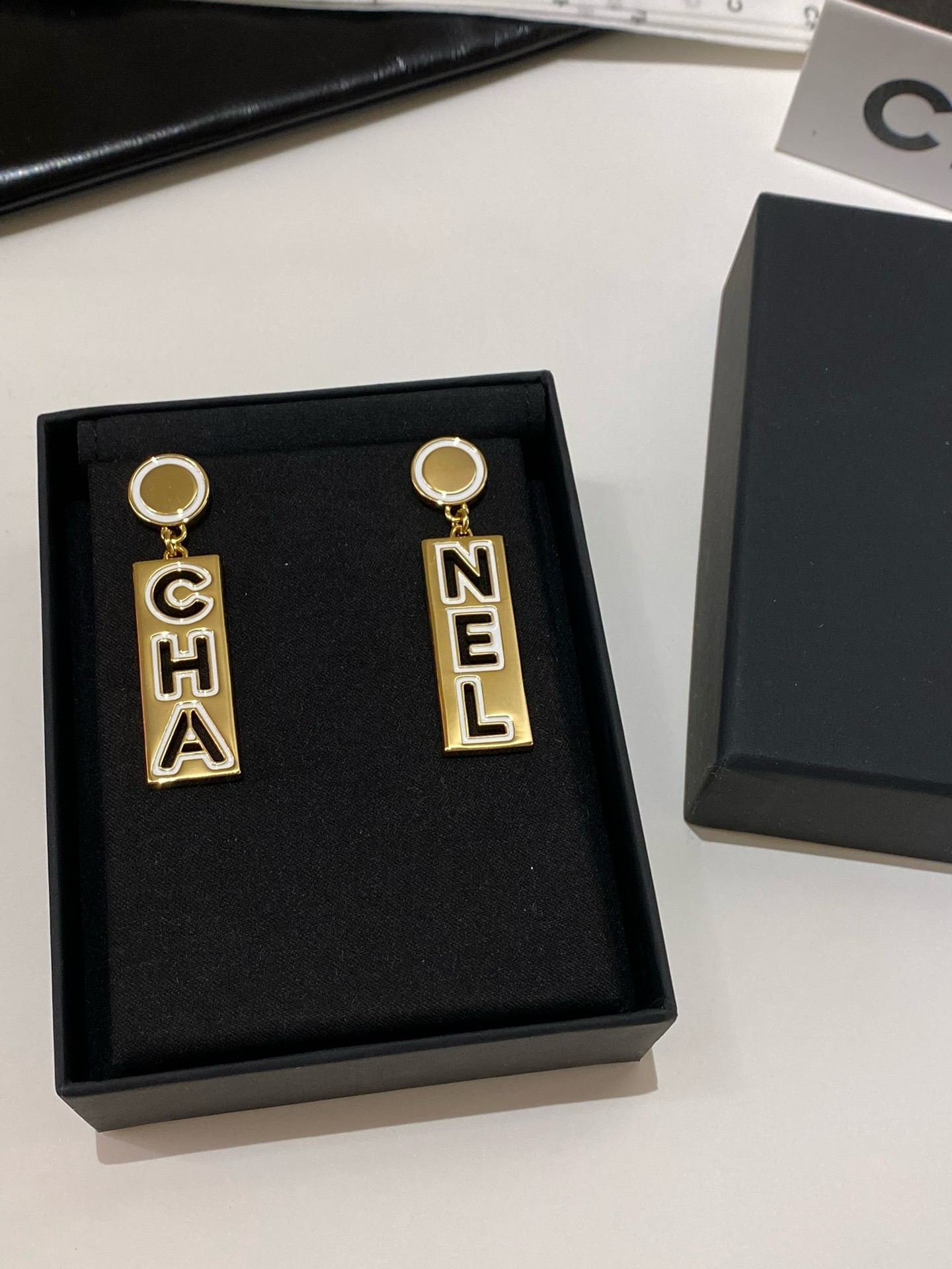 Bagsaaa Ch**el Earrings 08