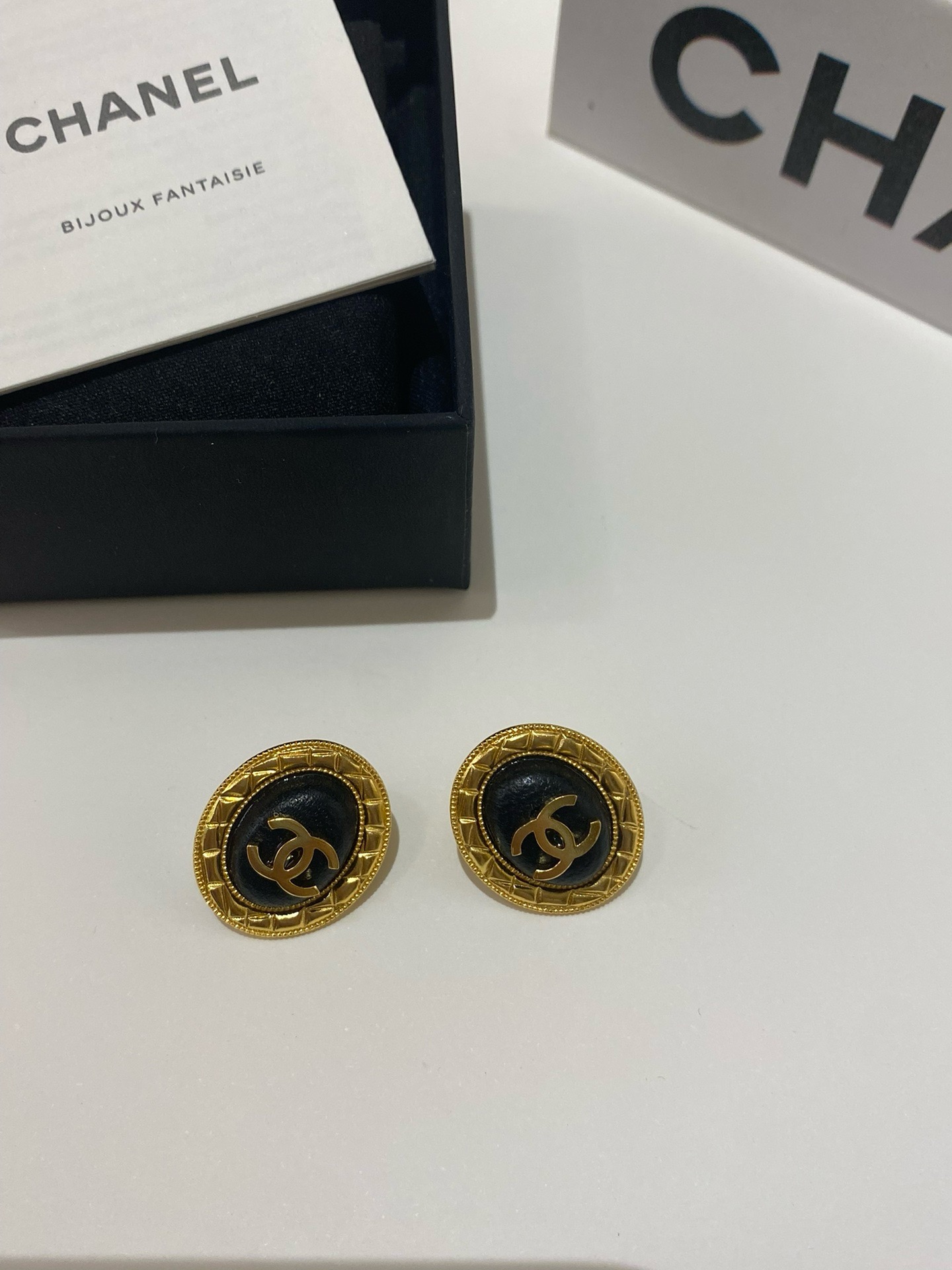 Bagsaaa Ch**el Earrings 10