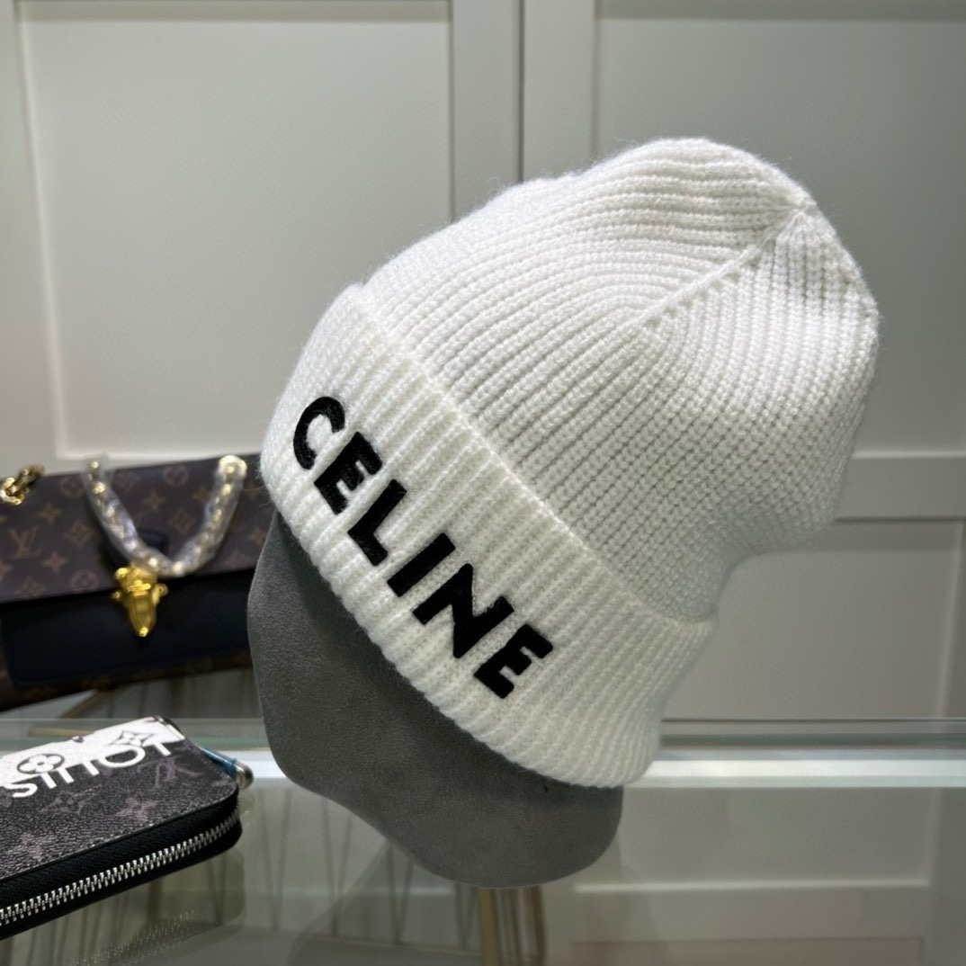 Bagsaaa Ce1i*e White Beanie