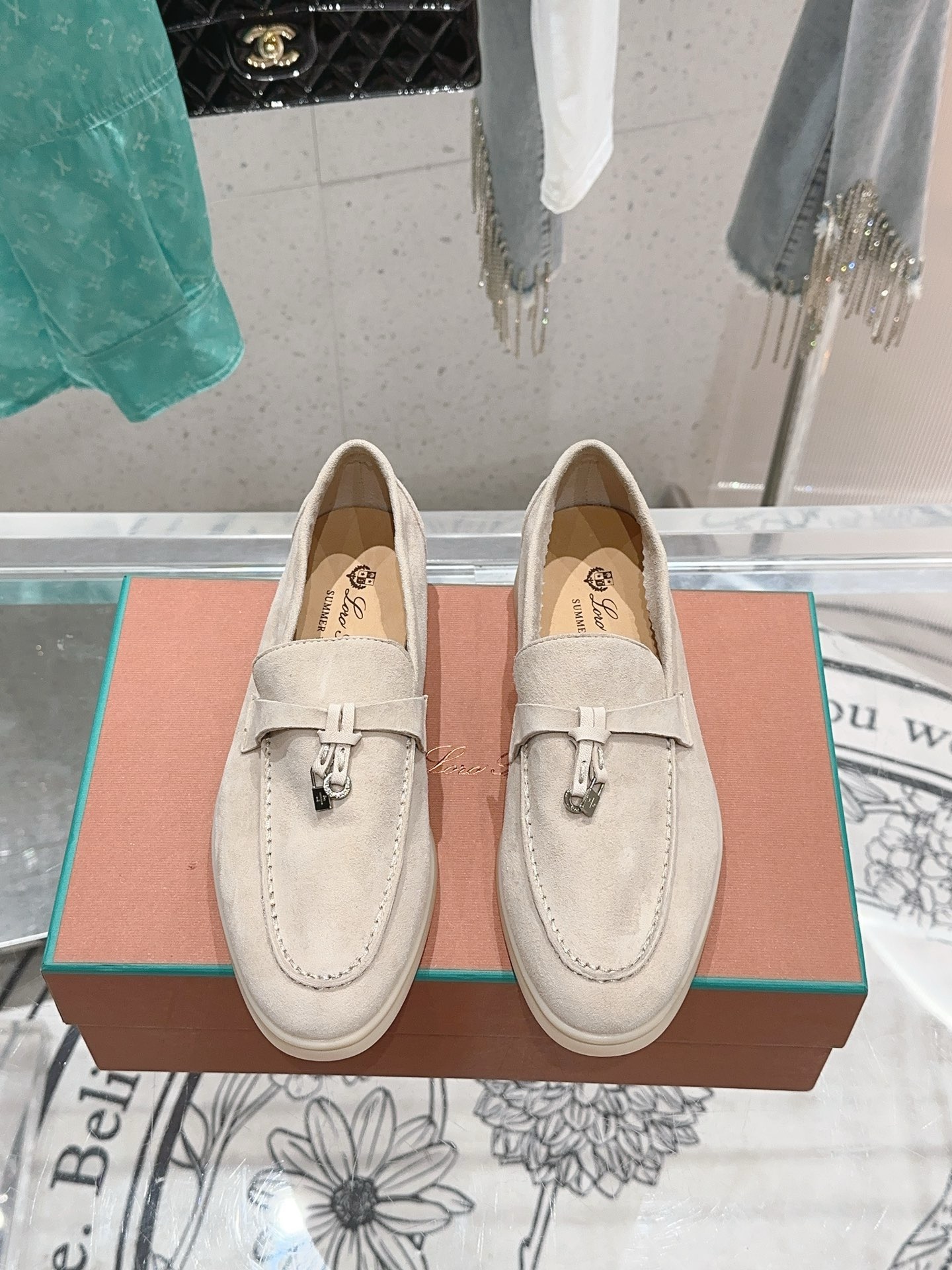 Bagsaaa L0r0 P1ana Summer Charms Walk Moccasin Light Beige Suede