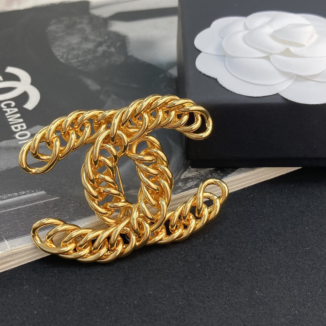 Bagsaaa Ch**el Brooch 02
