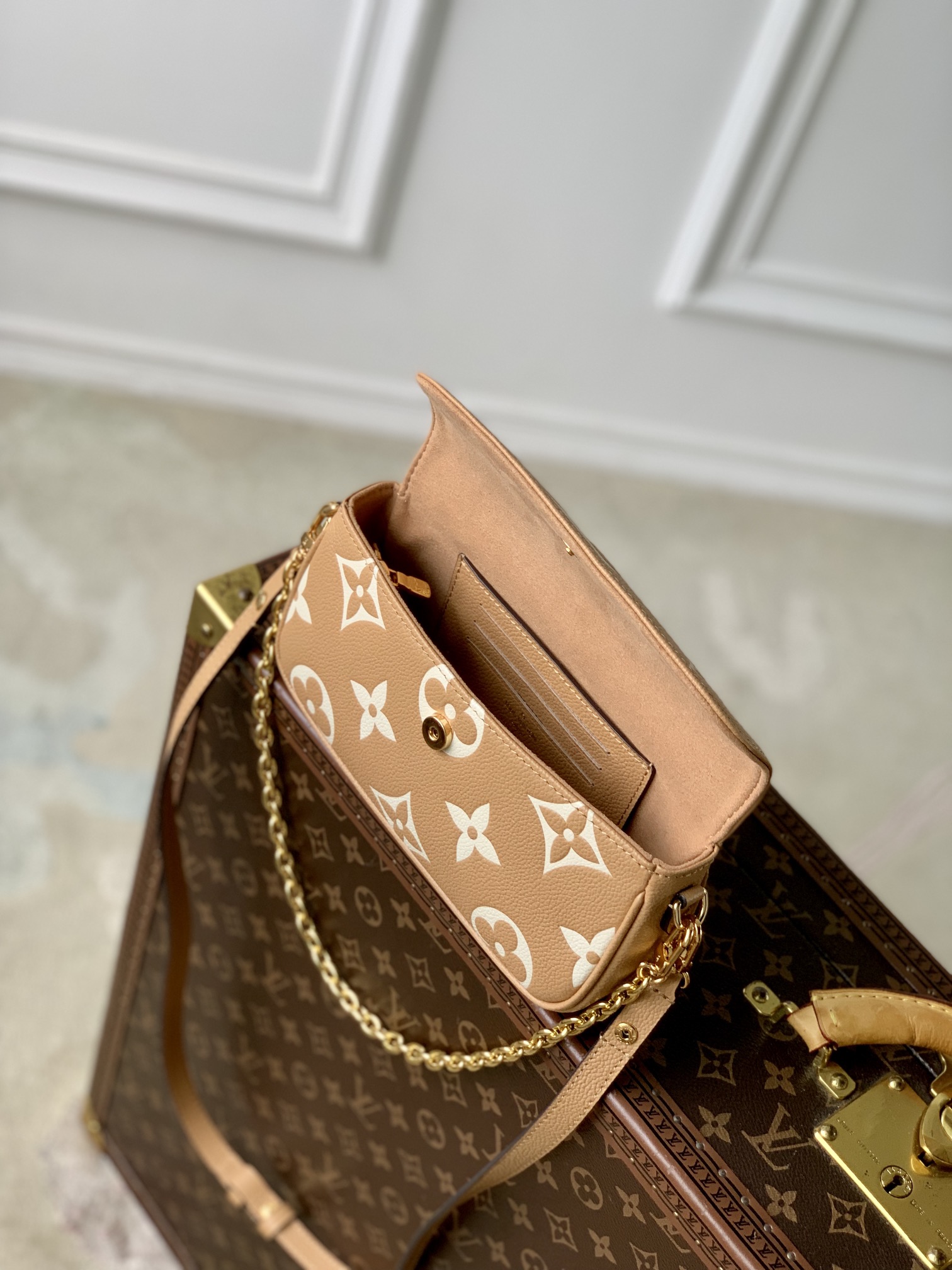 Bagsaaa L0vis Vvtt0n M12758 Wallet on Chain Bag Arizona Beige/Cream - 23.5 x 12 x 4.3 cm