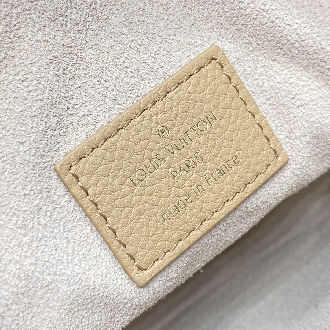 Bagsaaa L0vis Vvtt0n Low Key Bumbag Beige - 28 x 13 x 5.5 cm