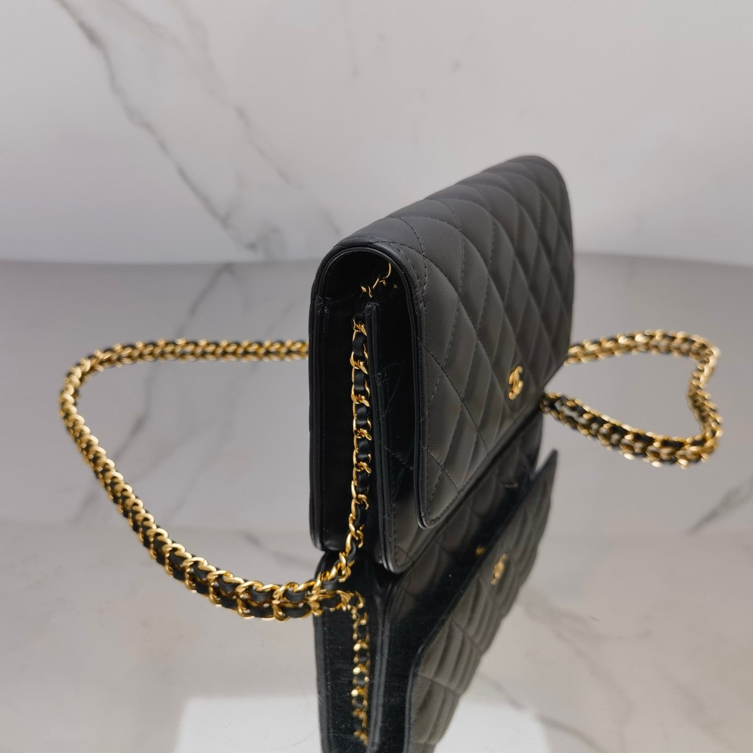 Bagsaaa Ch**el Classic Wallet On Chain AP0250 Black & Gold - 12,3 × 19,2 × 3,5 cm