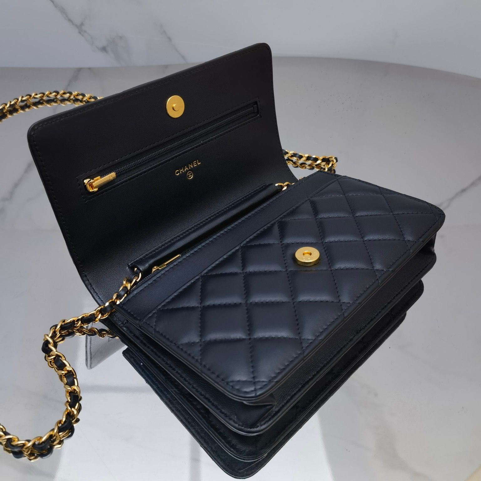 Bagsaaa Ch**el Classic Wallet On Chain AP0250 Black & Gold - 12,3 × 19,2 × 3,5 cm
