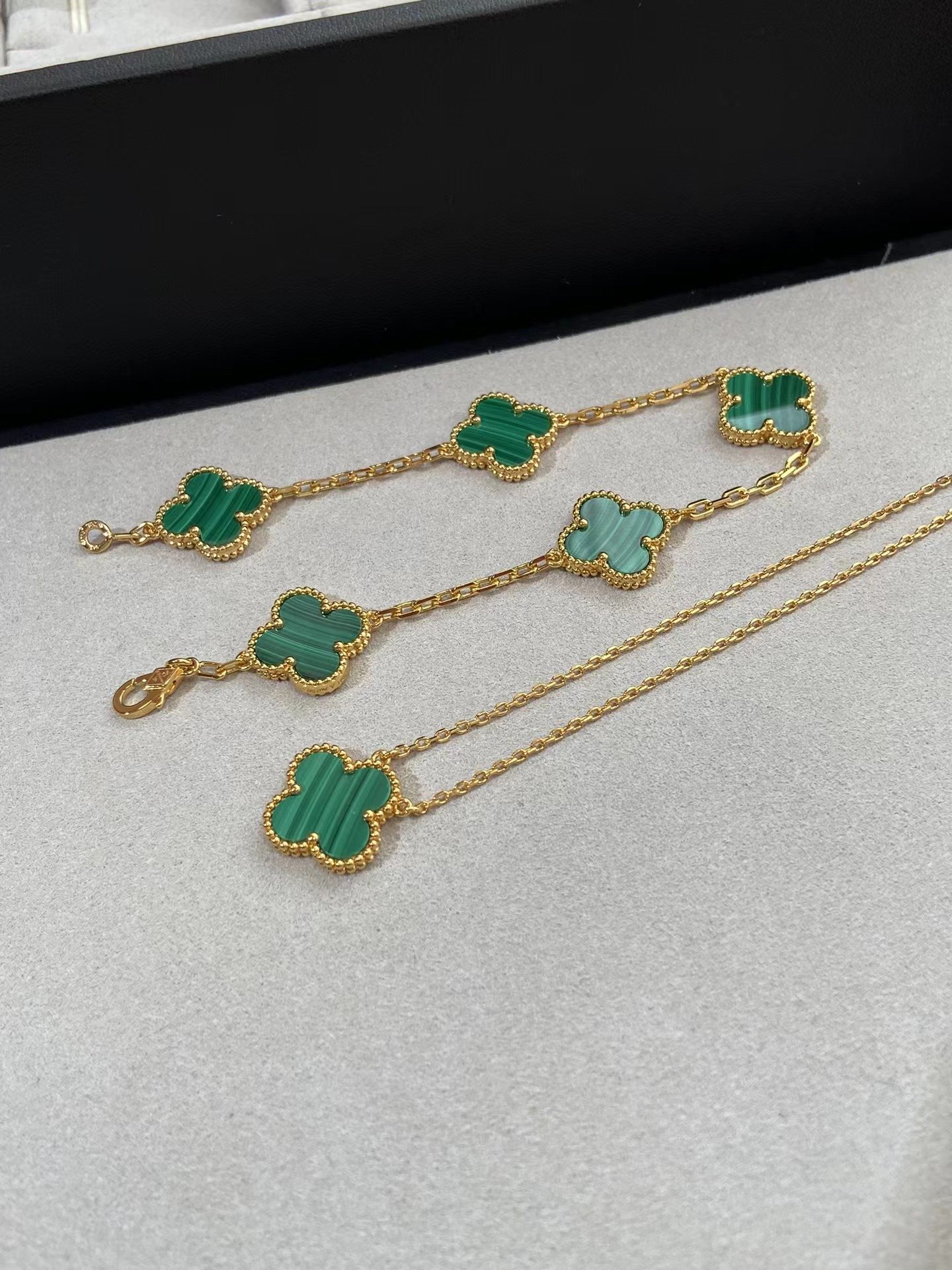 Bagsaaa V*n Cl**f & Arp*1s Vintage Alhambra Bracelet 5 Motifs Green