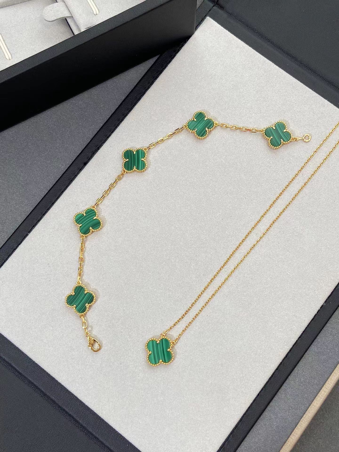 Bagsaaa V*n Cl**f & Arp*1s Vintage Alhambra Bracelet 5 Motifs Green