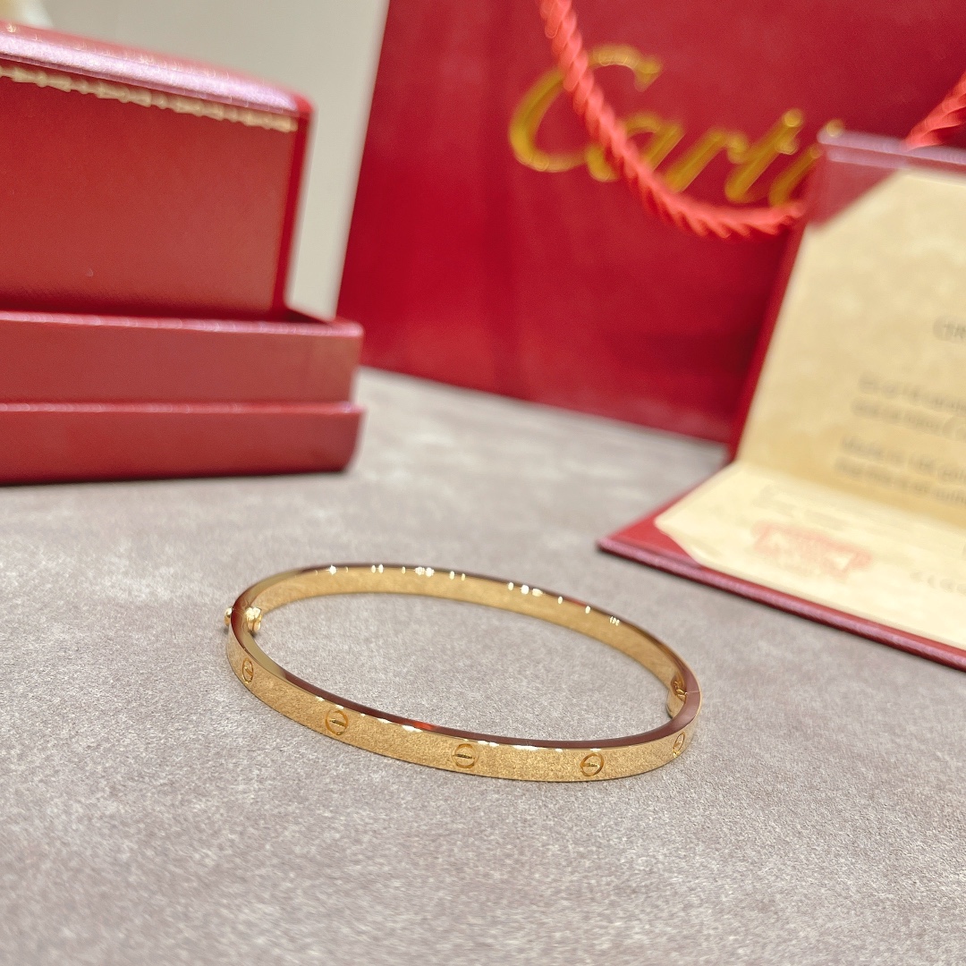 Bagsaaa Ca*t1er Love Bracelet Small Model