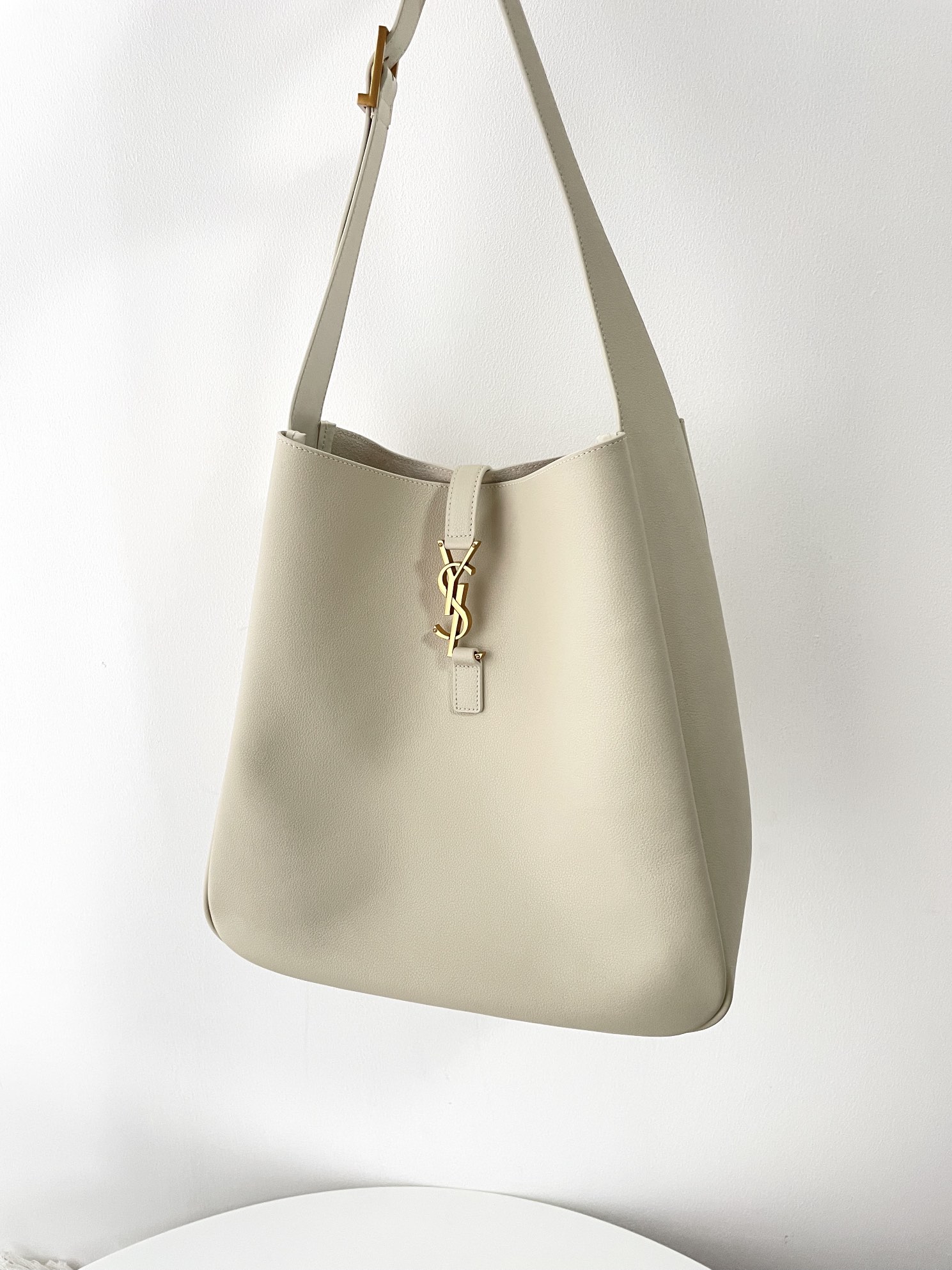 Bagsaaa Y51 Le 5 À 7 S*pple Large In Grained Leather Cream White - 30 X 31 X 13 CM