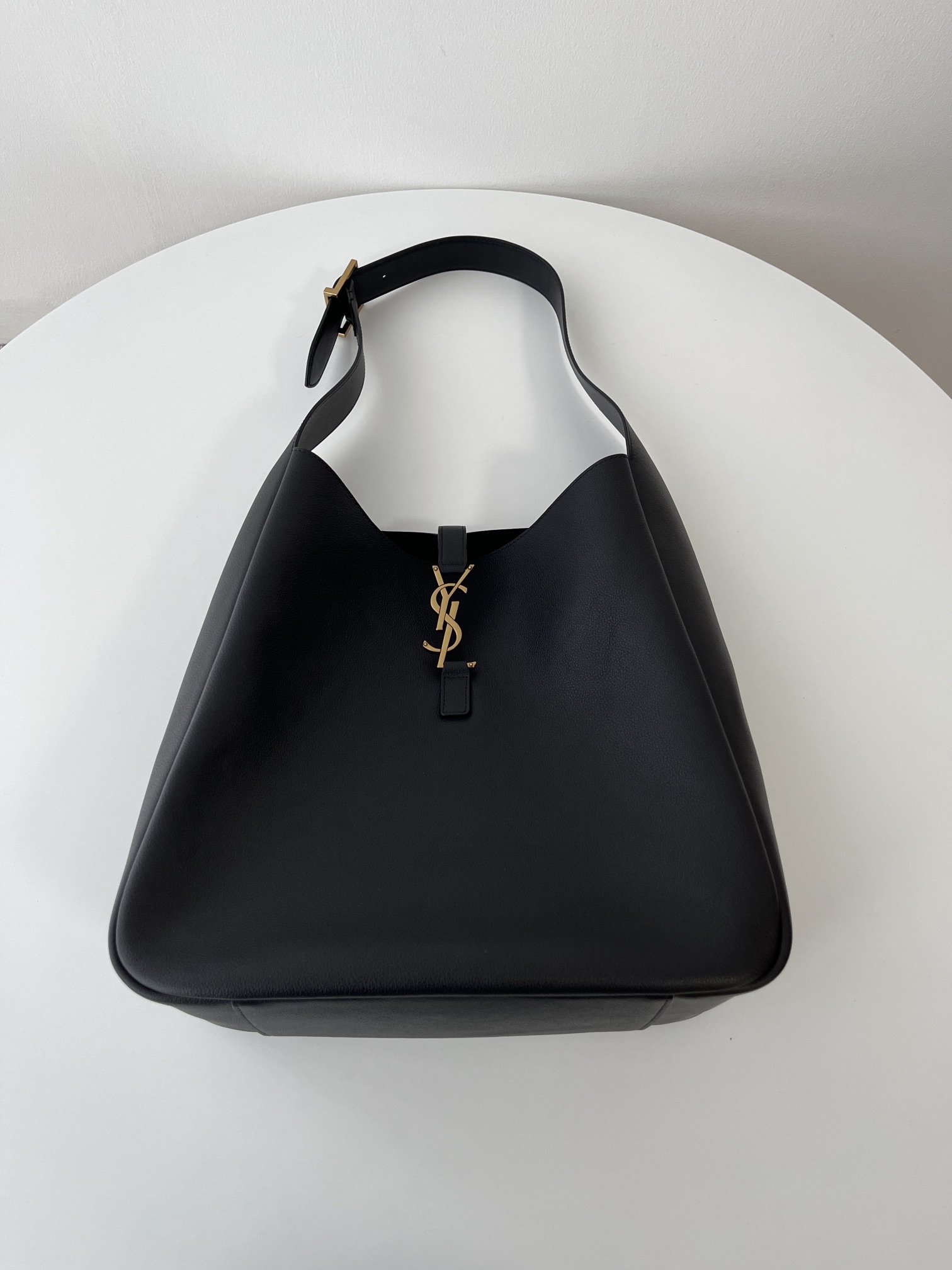 Bagsaaa Y51 Le 5 À 7 S*pple Large In Grained Leather Black - 30 X 31 X 13 CM
