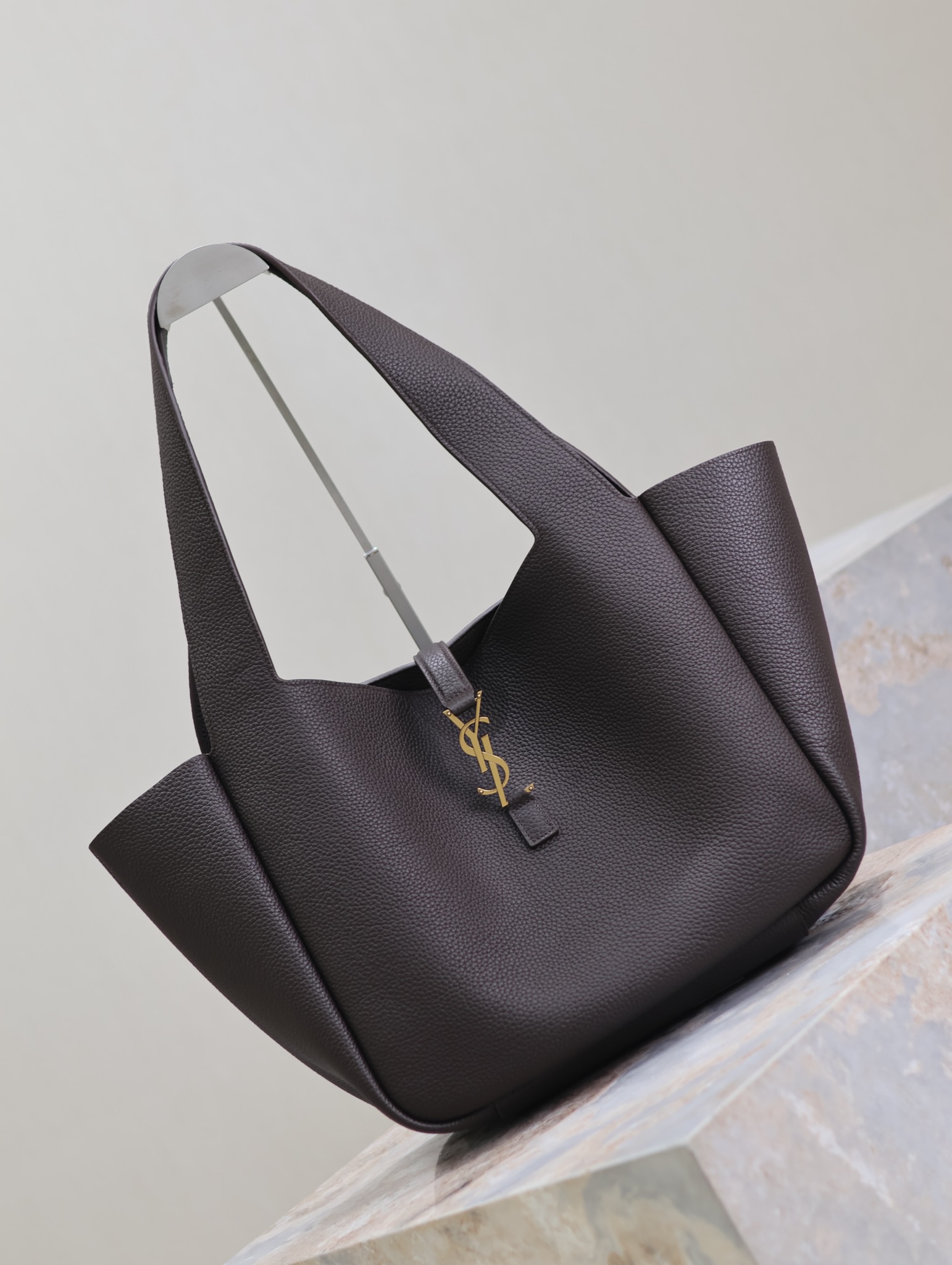 Bagsaaa Y51 Le 5 À 7 Bea In Grained Leather Marron Fonce - 50 X 28 X 18 CM