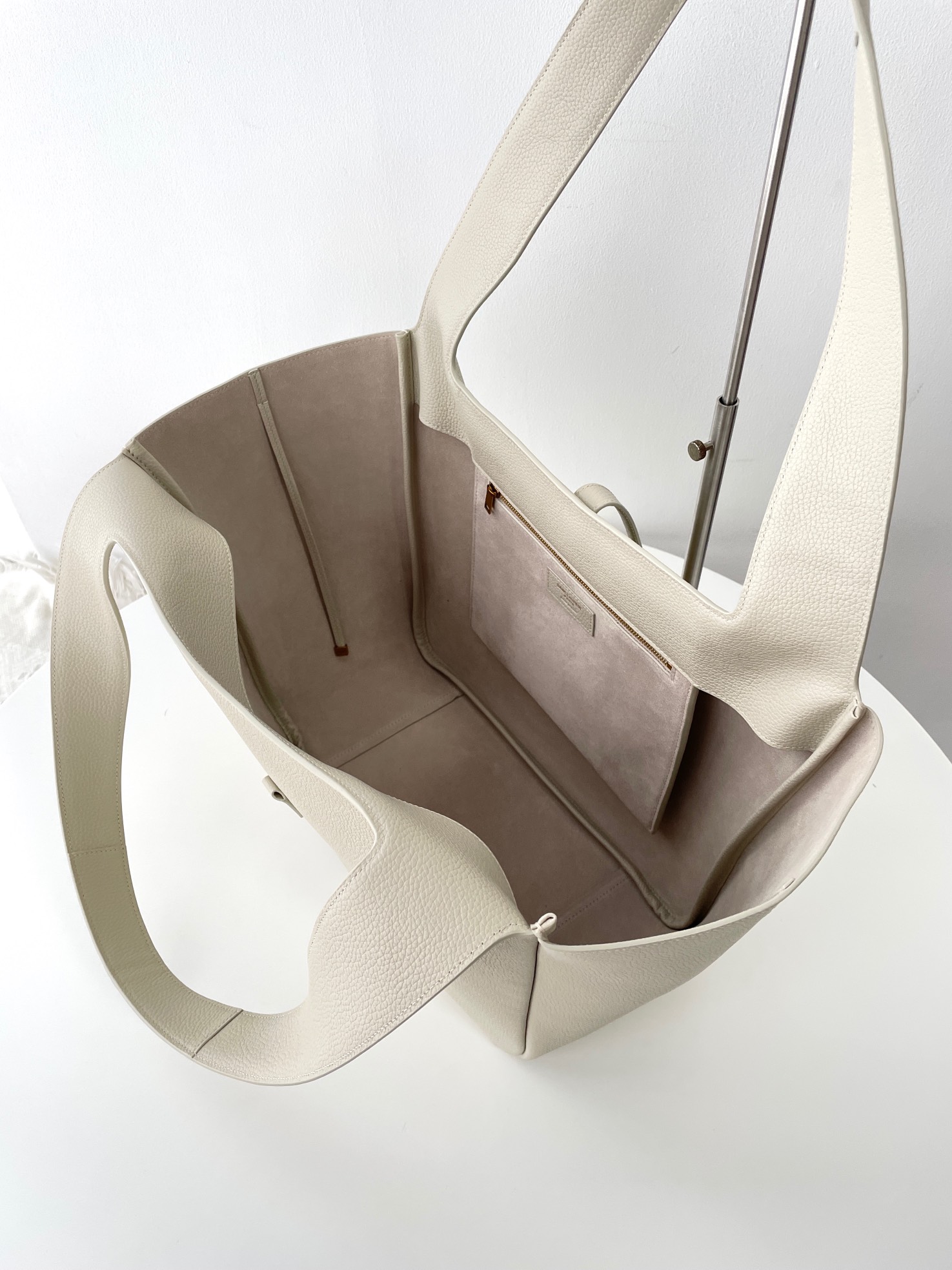 Bagsaaa Y51 Le 5 À 7 Bea In Grained Leather White - 50 X 28 X 18 CM