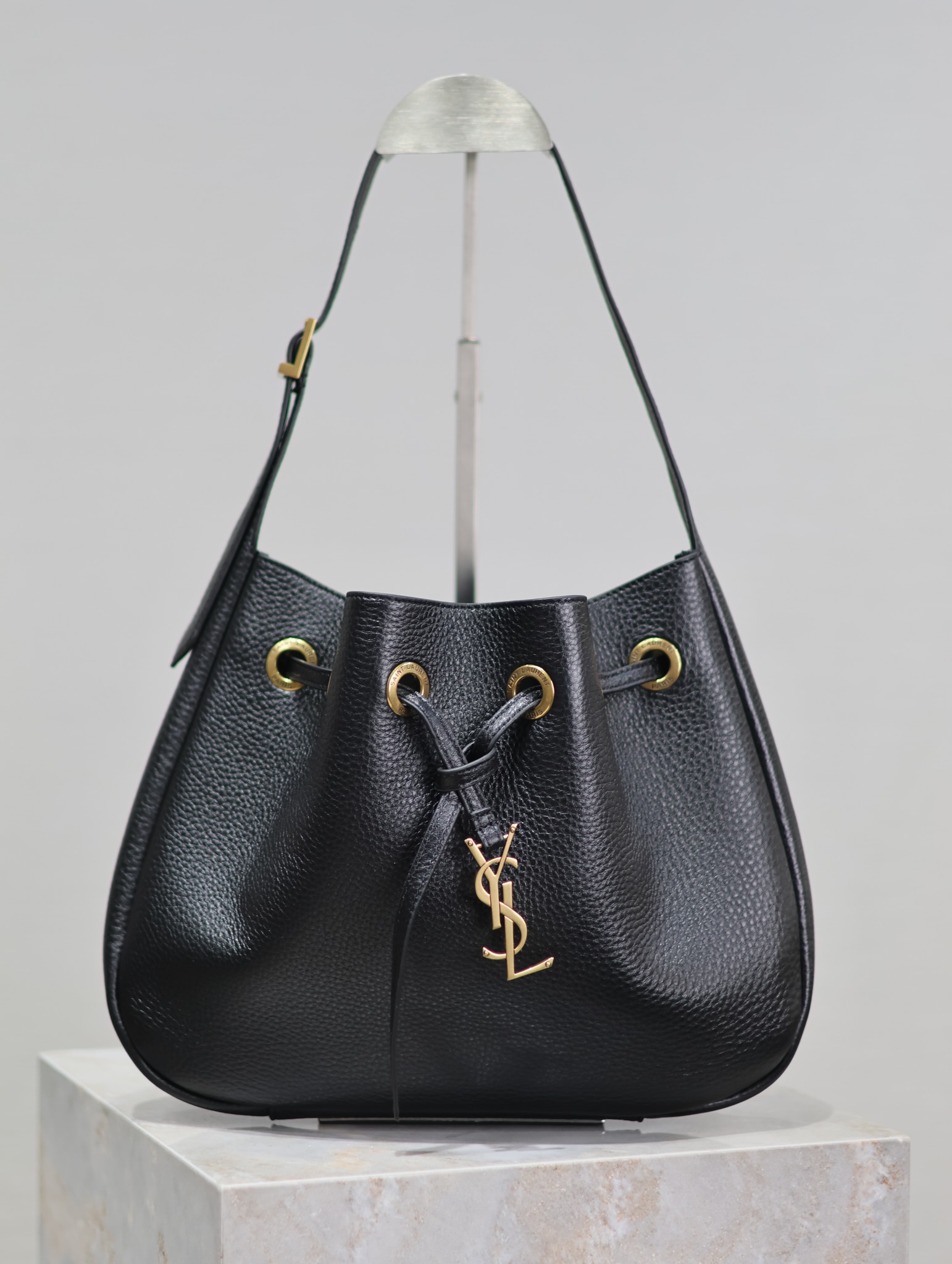 Bagsaaa Y51 Paris VII small hobo in grained leather black - 30 X 25 X 3 CM