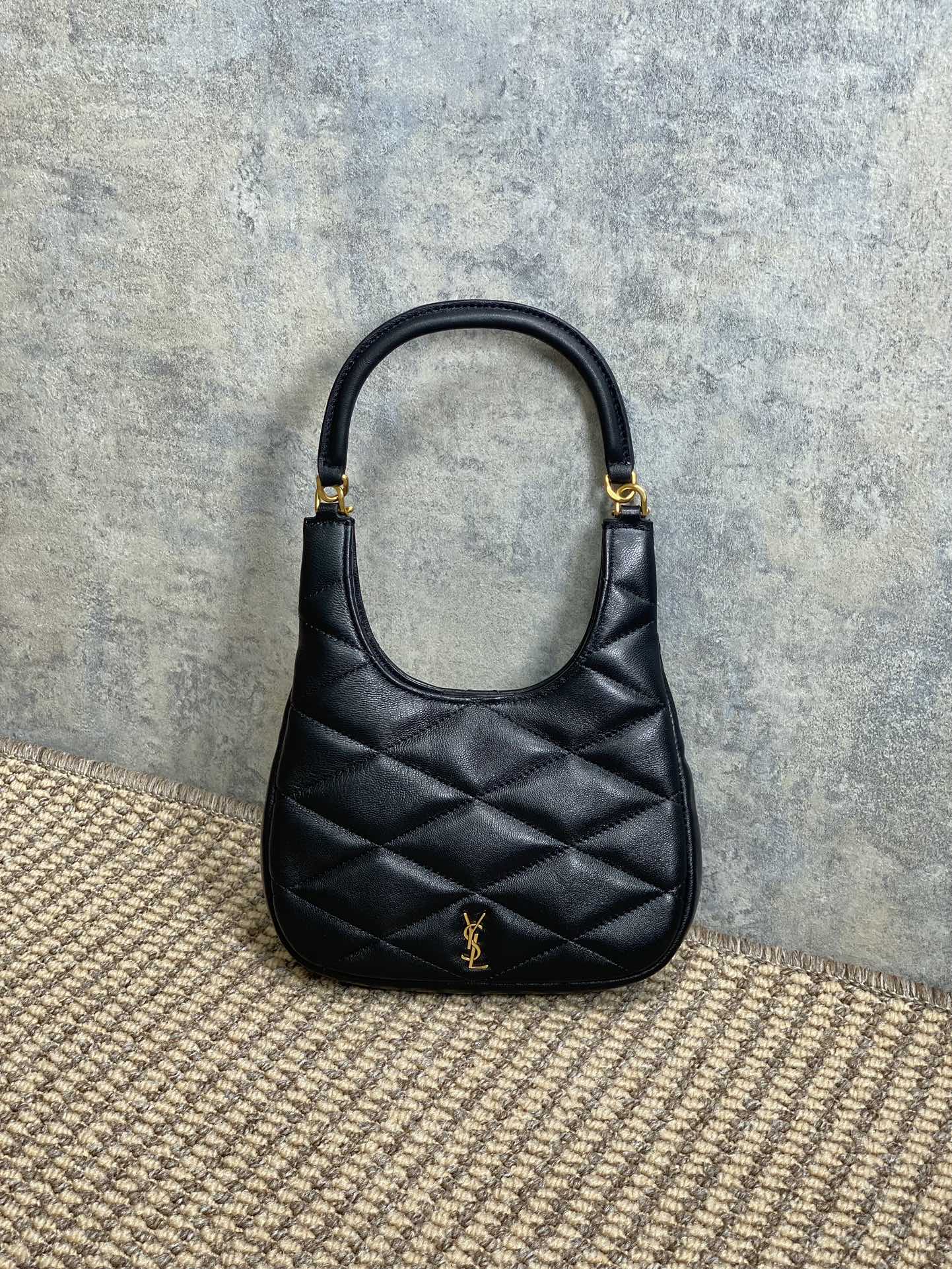 Bagsaaa Y51 Sade hobo in lambskin black - 19 X 21 X 4 CM