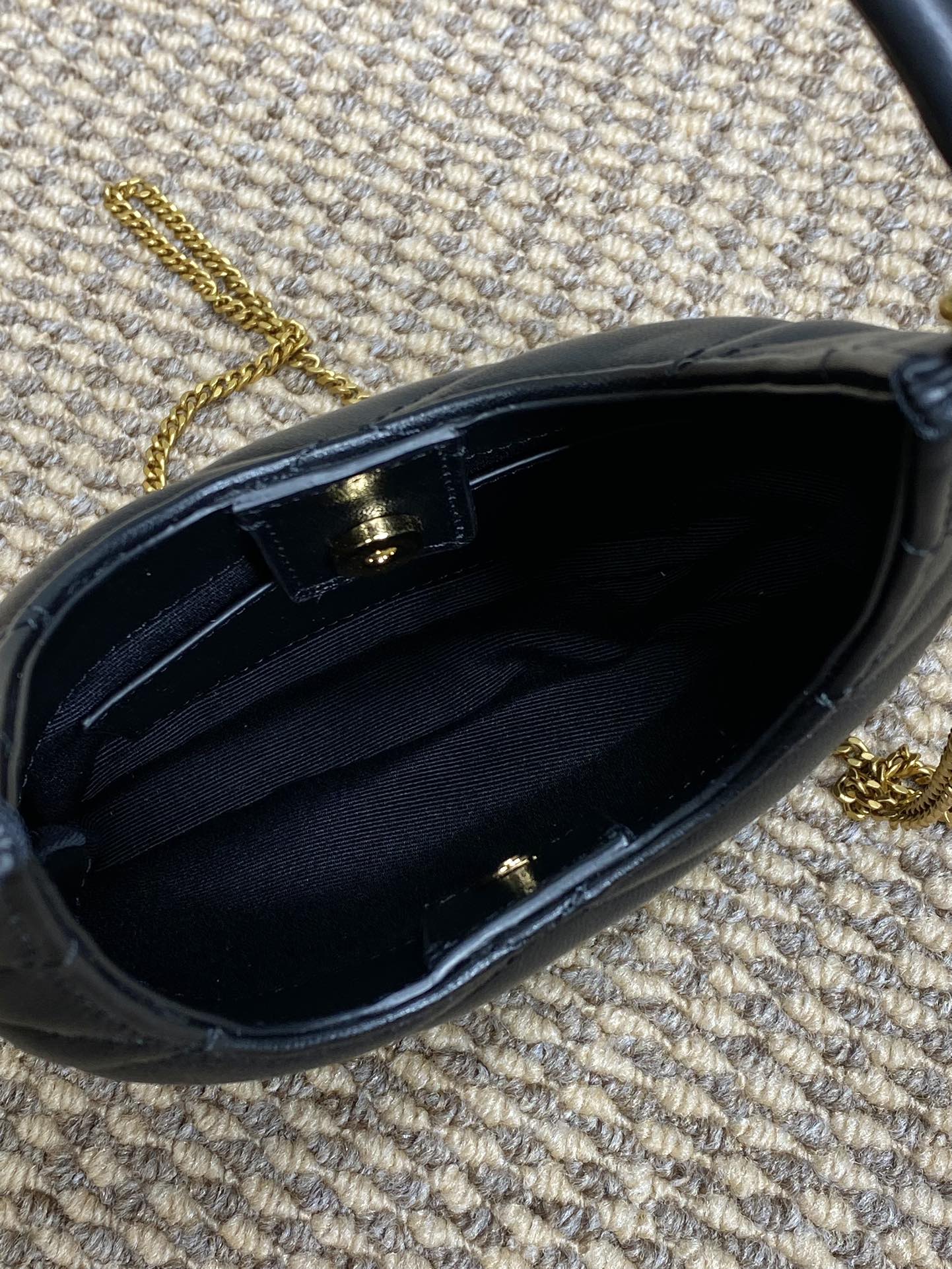 Bagsaaa Y51 Sade hobo in lambskin black - 19 X 21 X 4 CM