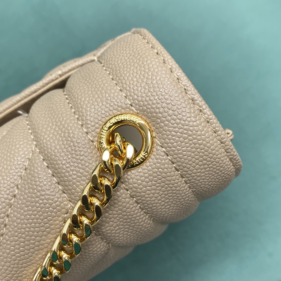 Bagsaaa Y51 Envelope Small In Quilted Grain De Poudre Embossed Leather Beige - 21cm