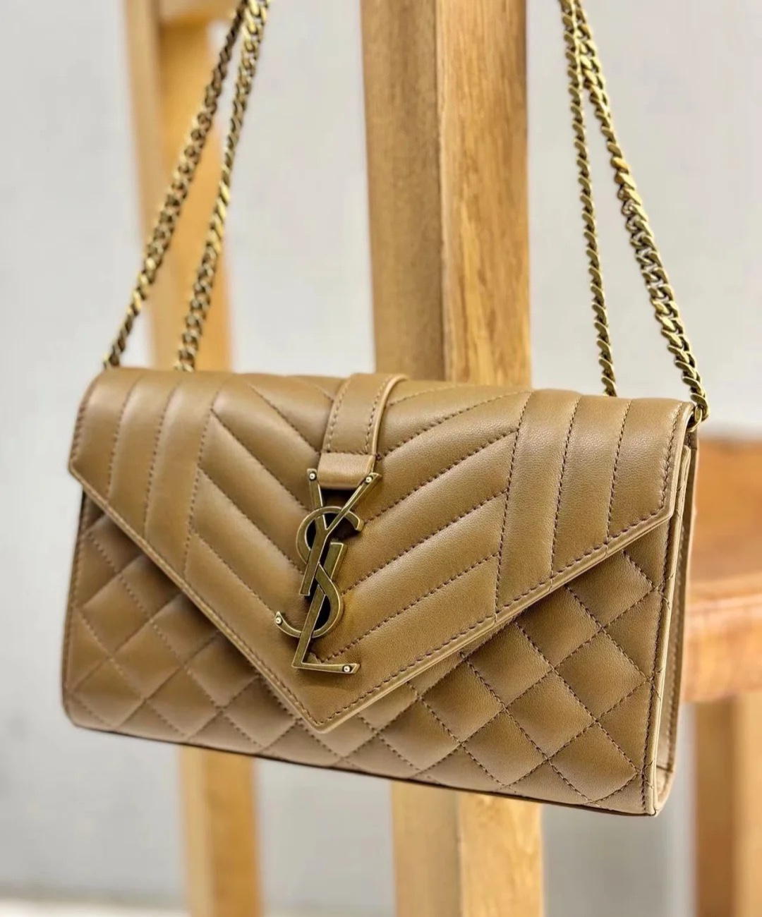 Bagsaaa Y51 Envelope Small In Matelassé Lambskin Brown - 21 x 13 x 6 CM
