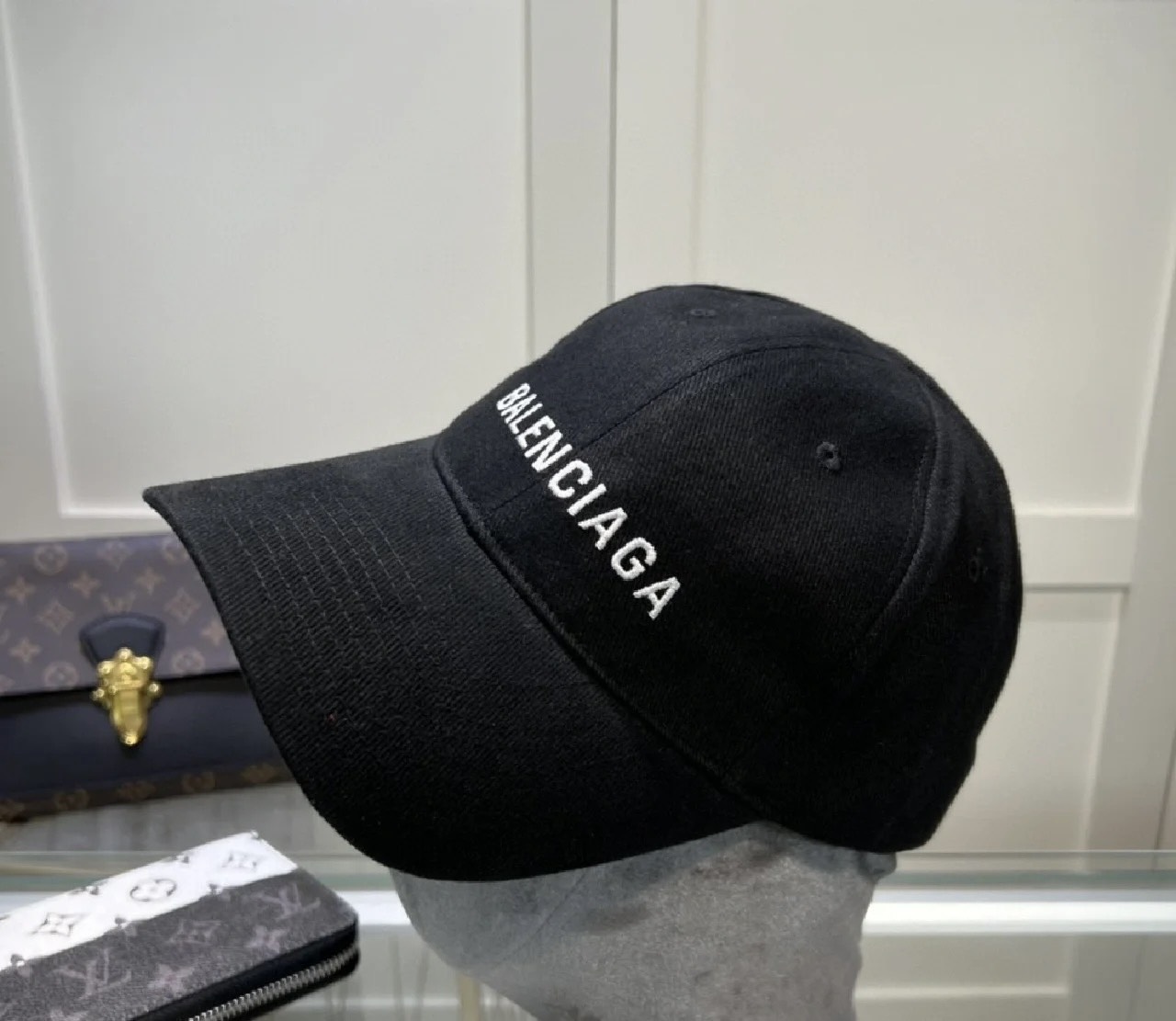 Bagsaaa Ba1en*iaga Cap in Black