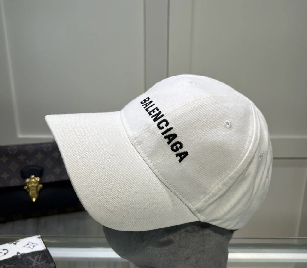 Bagsaaa Ba1en*iaga Cap in White