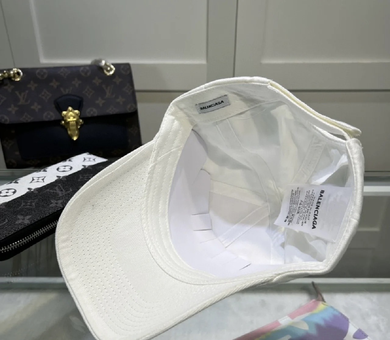 Bagsaaa Ba1en*iaga Cap in White