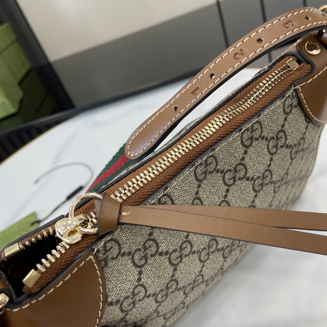 Bagsaaa Gvc*1 GG Emblem Small Shoulder Bag 815218 - 24.5x16x6cm