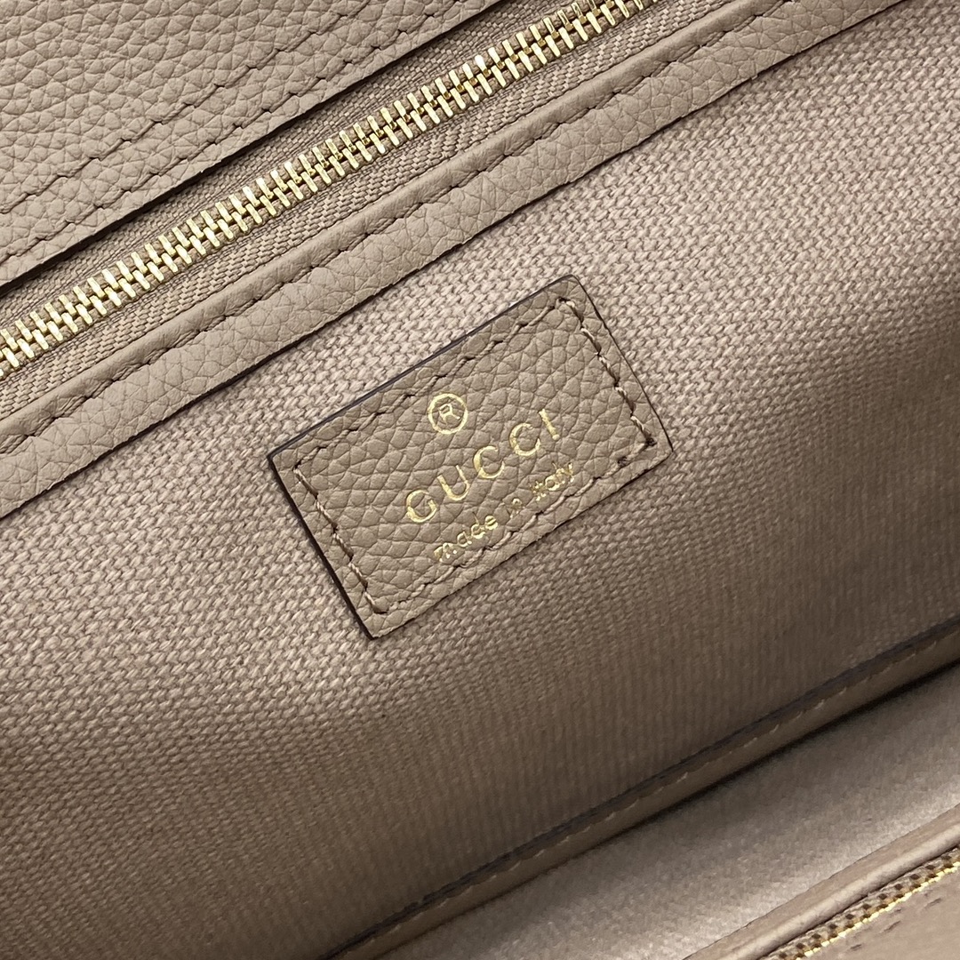 Bagsaaa Gvc*1 Medium Tote Bag With Hook Closure 806205 Taupe - 31x22.5x10cm