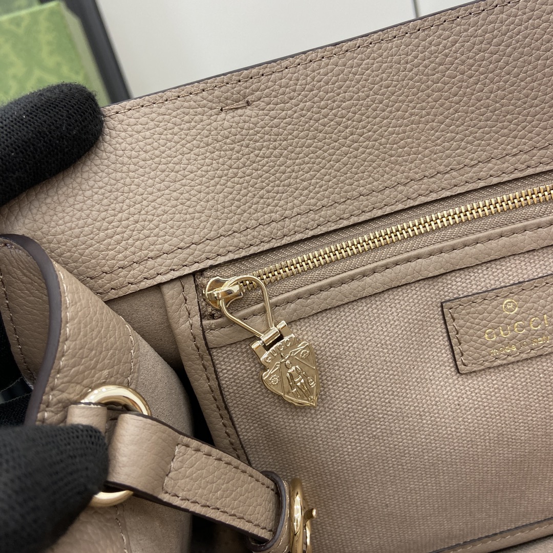 Bagsaaa Gvc*1 Medium Tote Bag With Hook Closure 806205 Taupe - 31x22.5x10cm