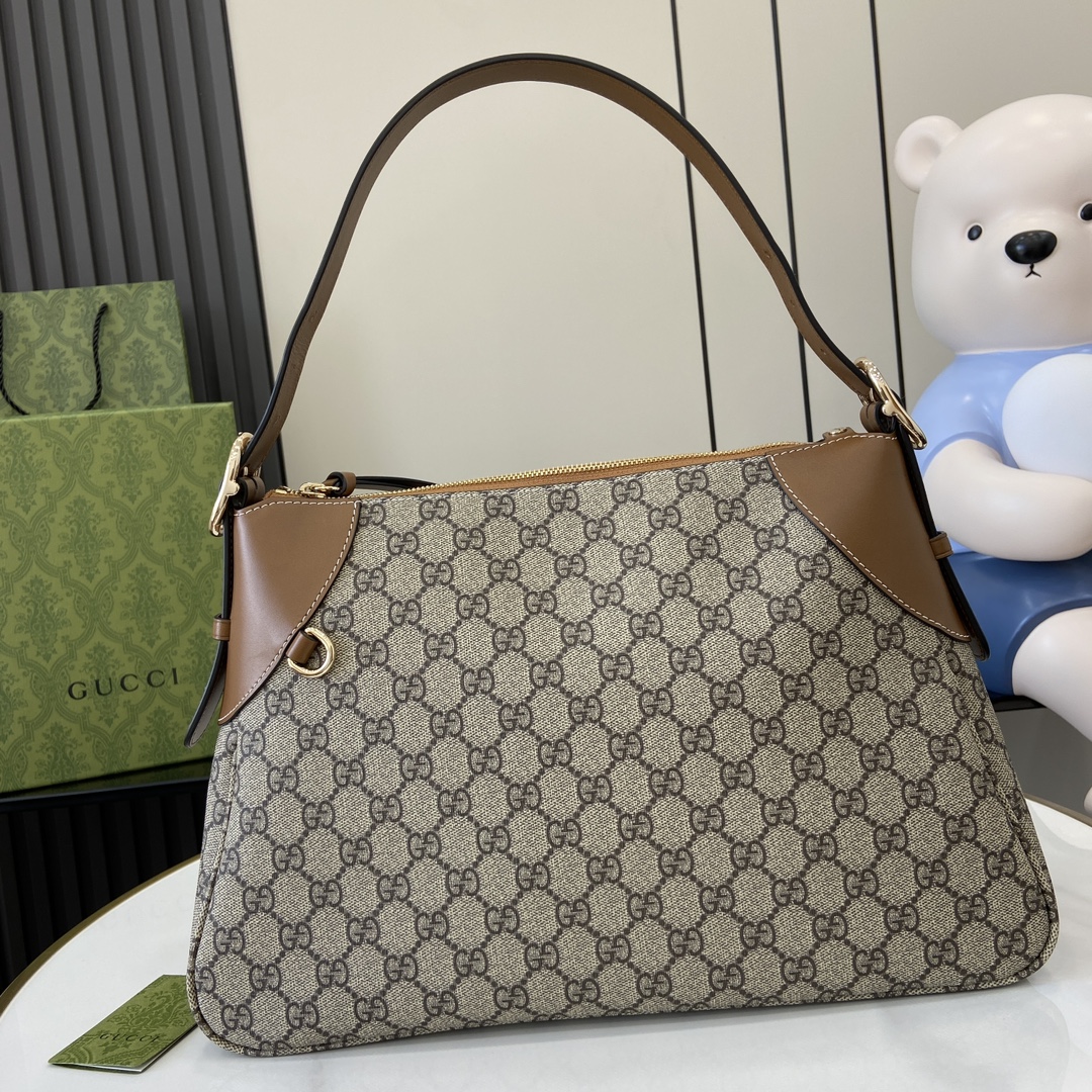 Bagsaaa Gvc*1 GG Emblem medium shoulder bag 815217 - 37 x 23 x 8cm