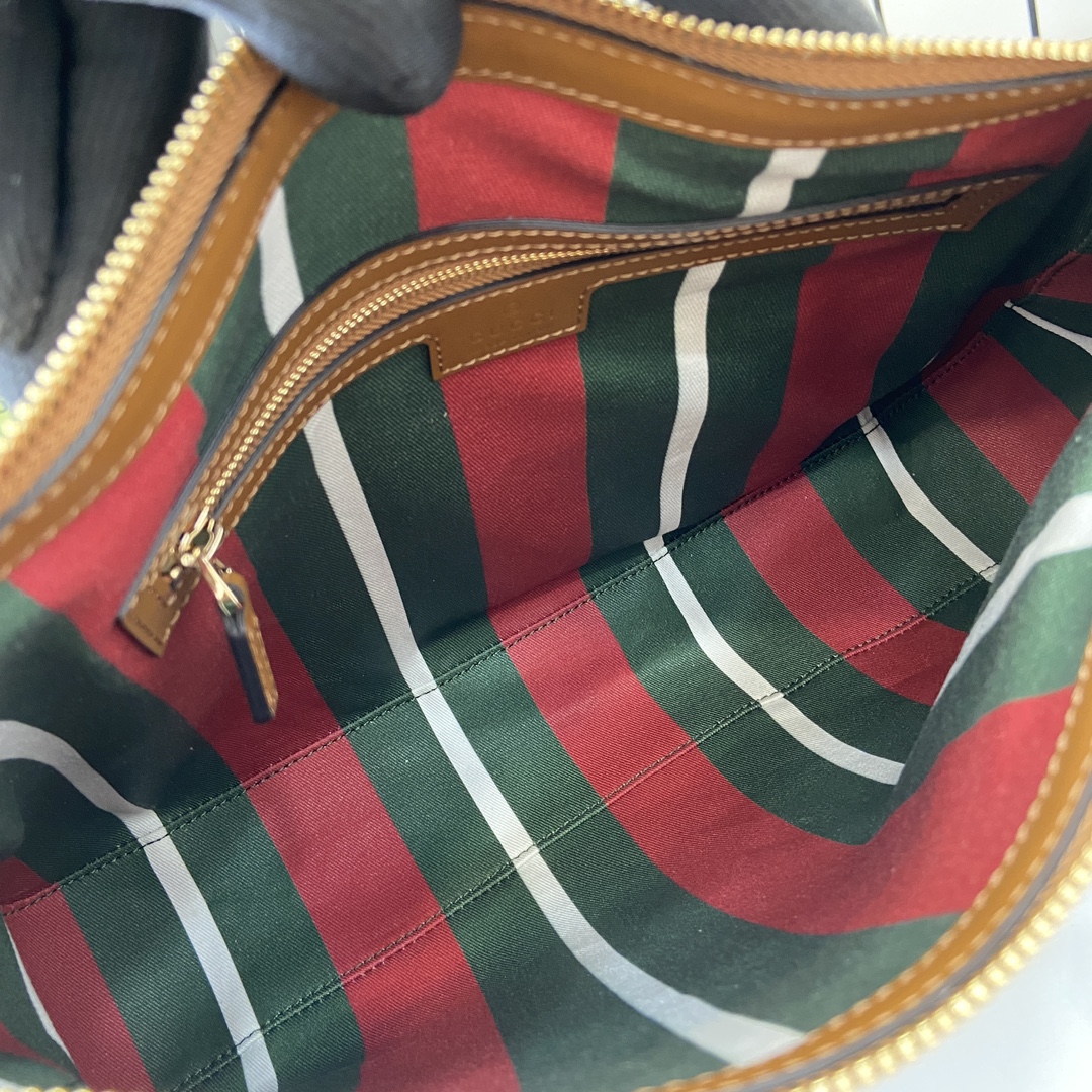 Bagsaaa Gvc*1 GG Emblem medium shoulder bag 815217 - 37 x 23 x 8cm