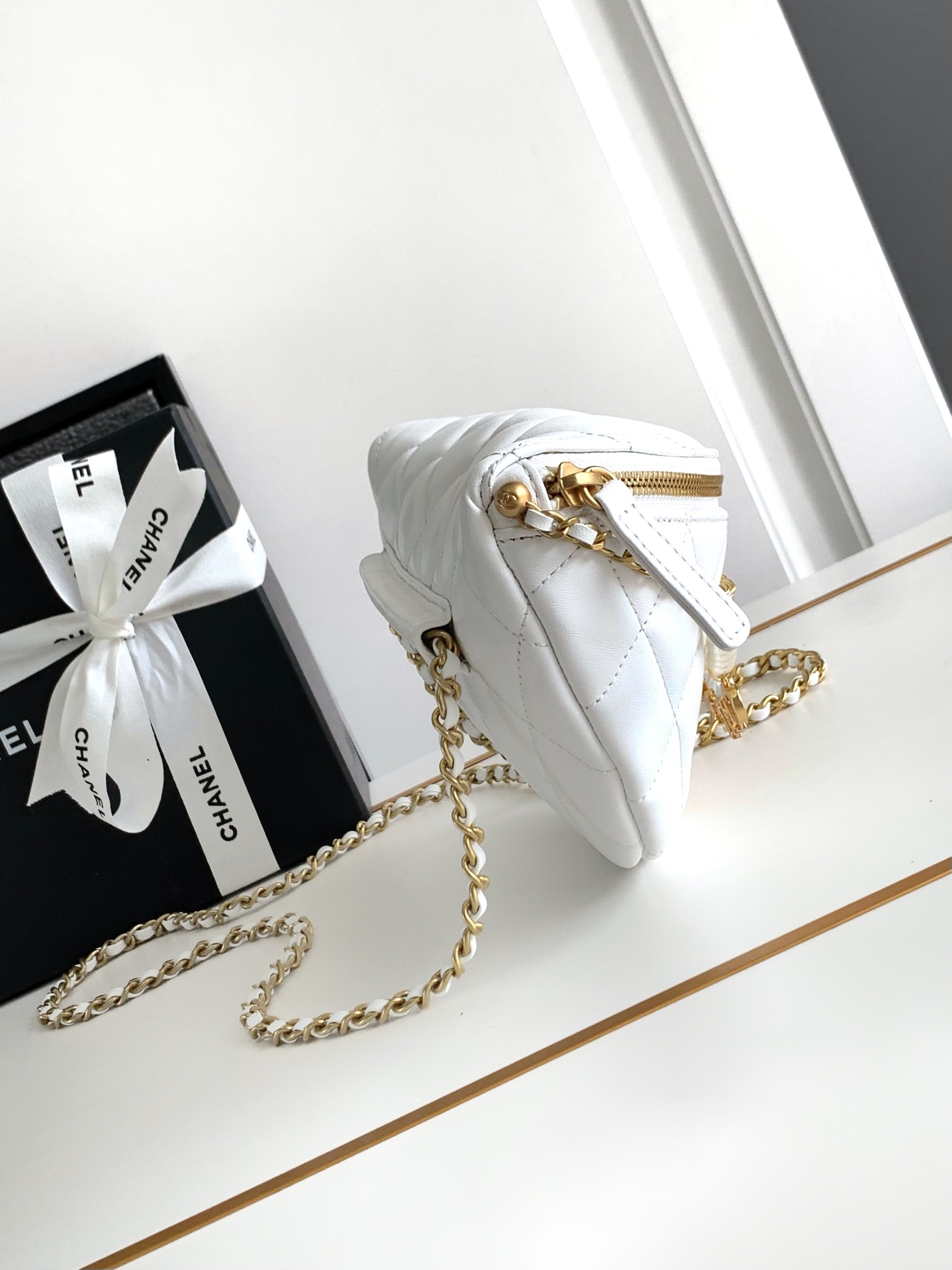 Bagsaaa Ch**el Waist Bag AS4991 White & Imitation Pearls - 17 × 24 × 11 cm