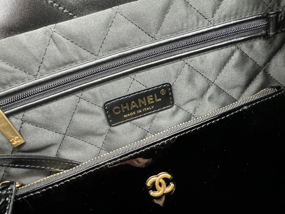 Bagsaaa Ch**el 22 Small Handbag Black Calfskin & Patent AS3260 - 35 × 37 × 7 cm