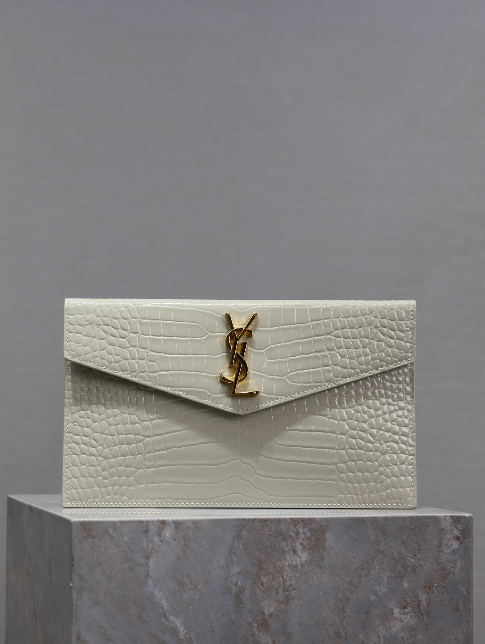 Bagsaaa Y51 Uptown Pouch In Crocodile-Embossed Shiny 565739 White - 27 x 16 x 2 CM