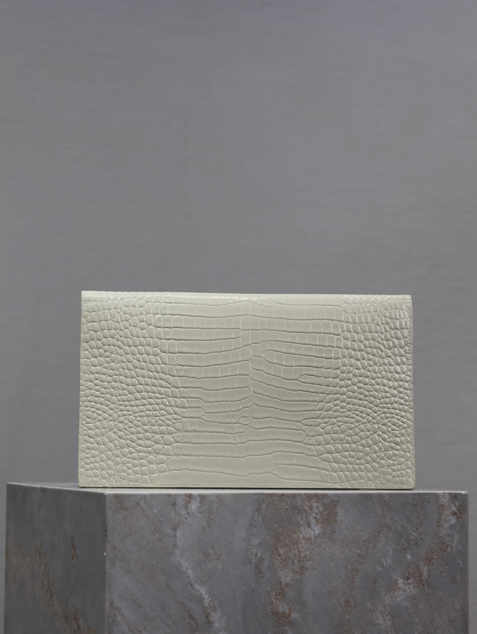 Bagsaaa Y51 Uptown Pouch In Crocodile-Embossed Shiny 565739 White - 27 x 16 x 2 CM