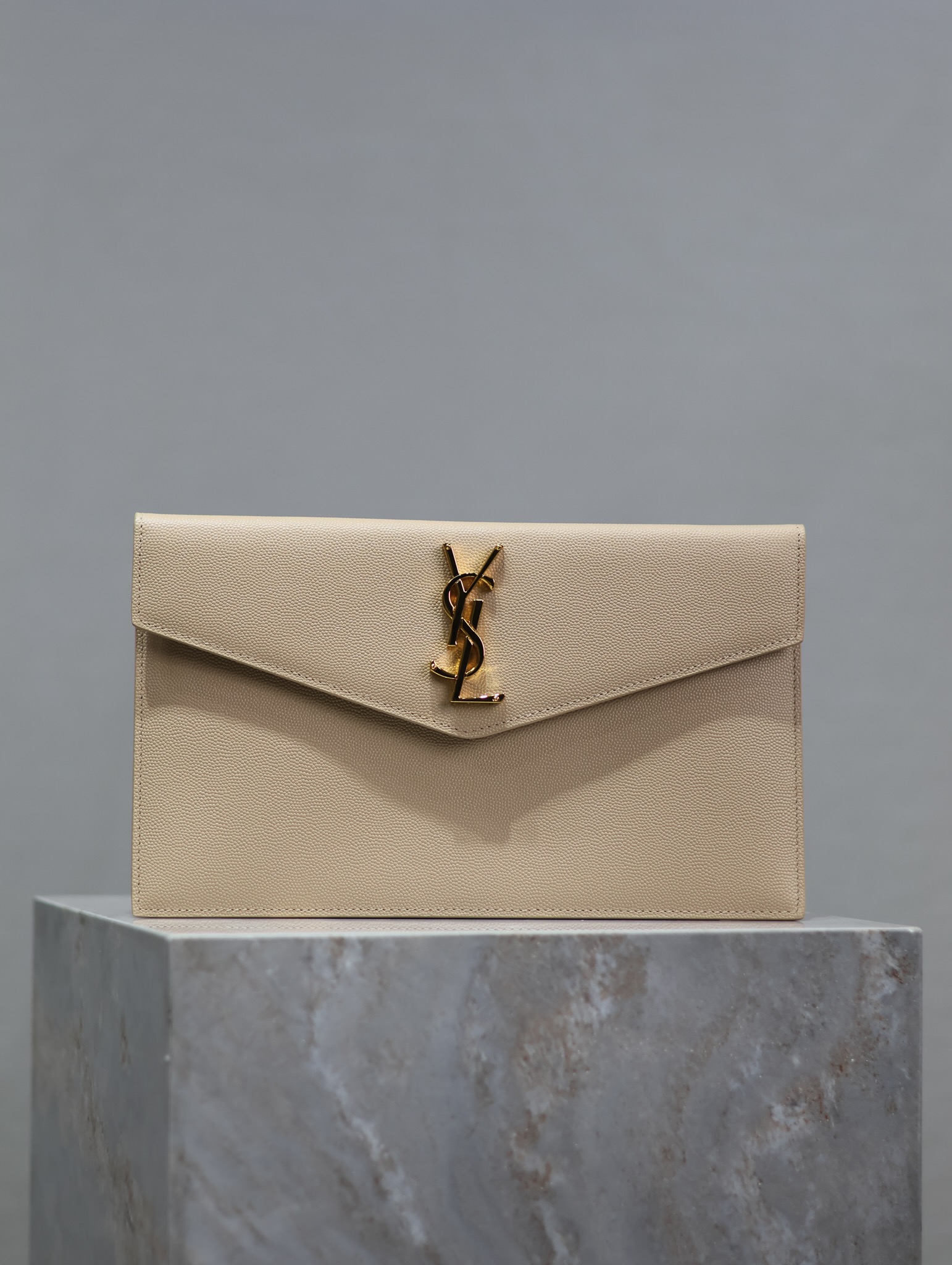 Bagsaaa Y51 Uptown Pouch In Grain De Poudre Leather 565739 Beige - 27 x 16 x 2 CM