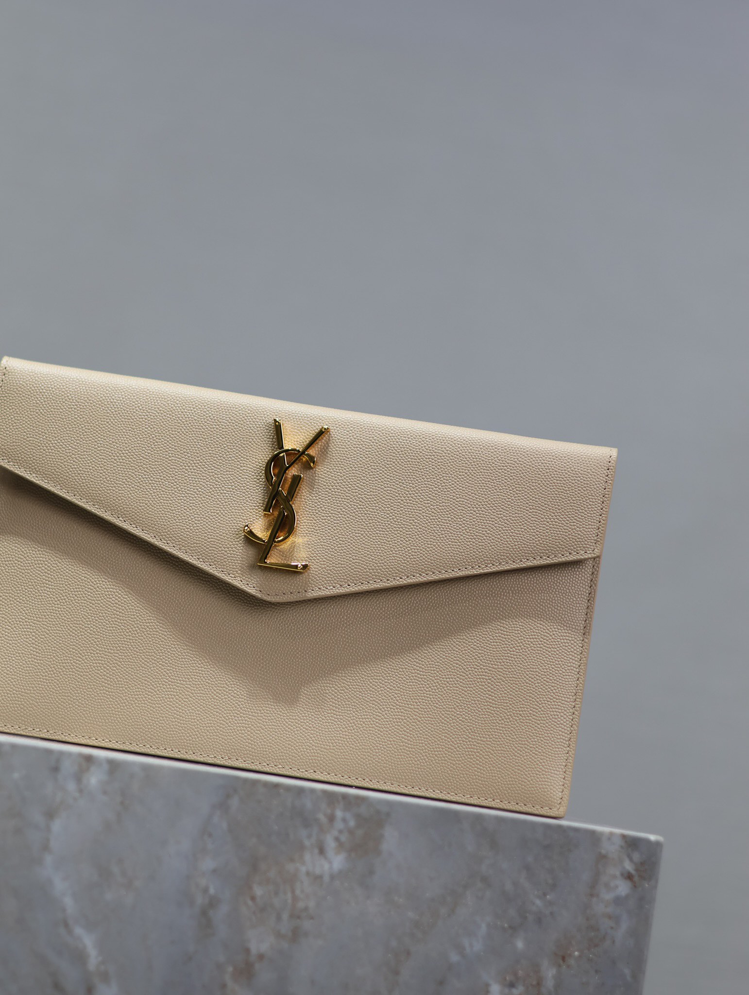 Bagsaaa Y51 Uptown Pouch In Grain De Poudre Leather 565739 Beige - 27 x 16 x 2 CM