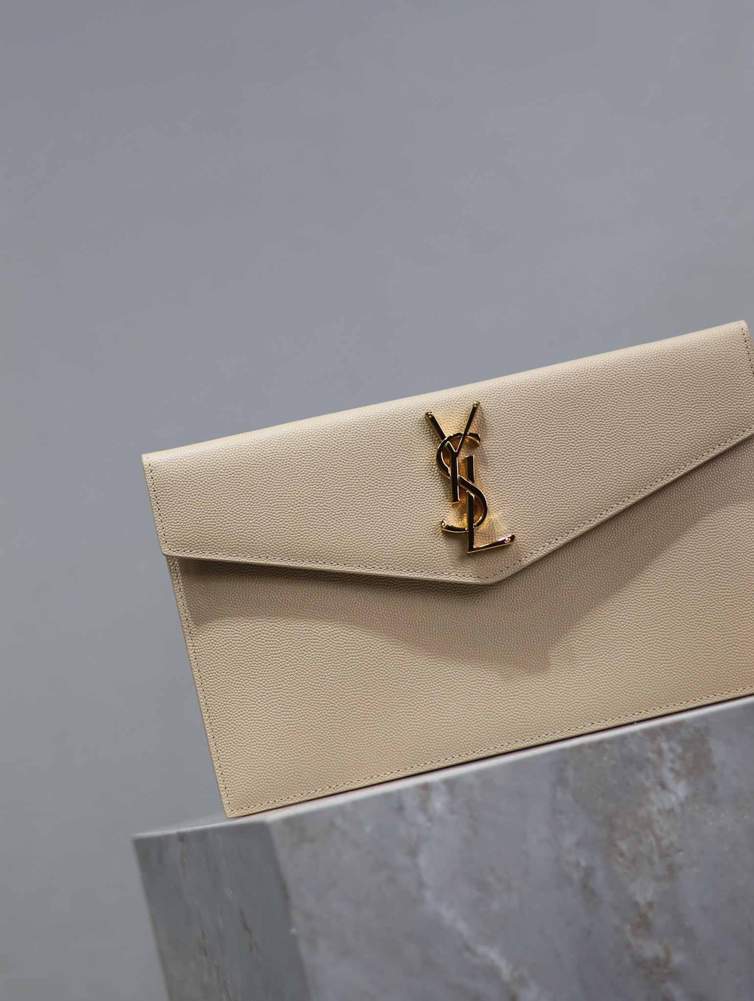 Bagsaaa Y51 Uptown Pouch In Grain De Poudre Leather 565739 Beige - 27 x 16 x 2 CM