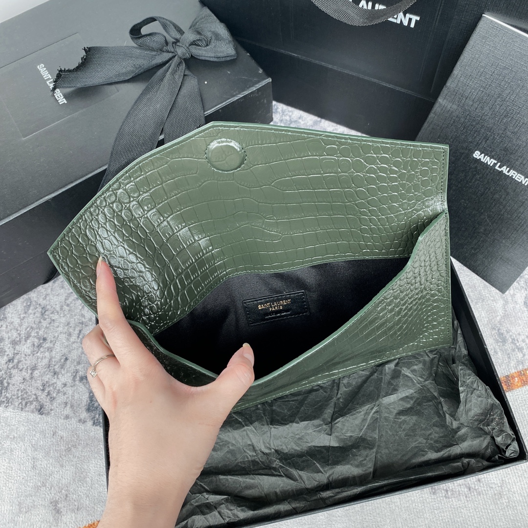 Bagsaaa Y51 Uptown Pouch In Crocodile-Embossed Shiny 565739 Green - 27 x 16 x 2 CM
