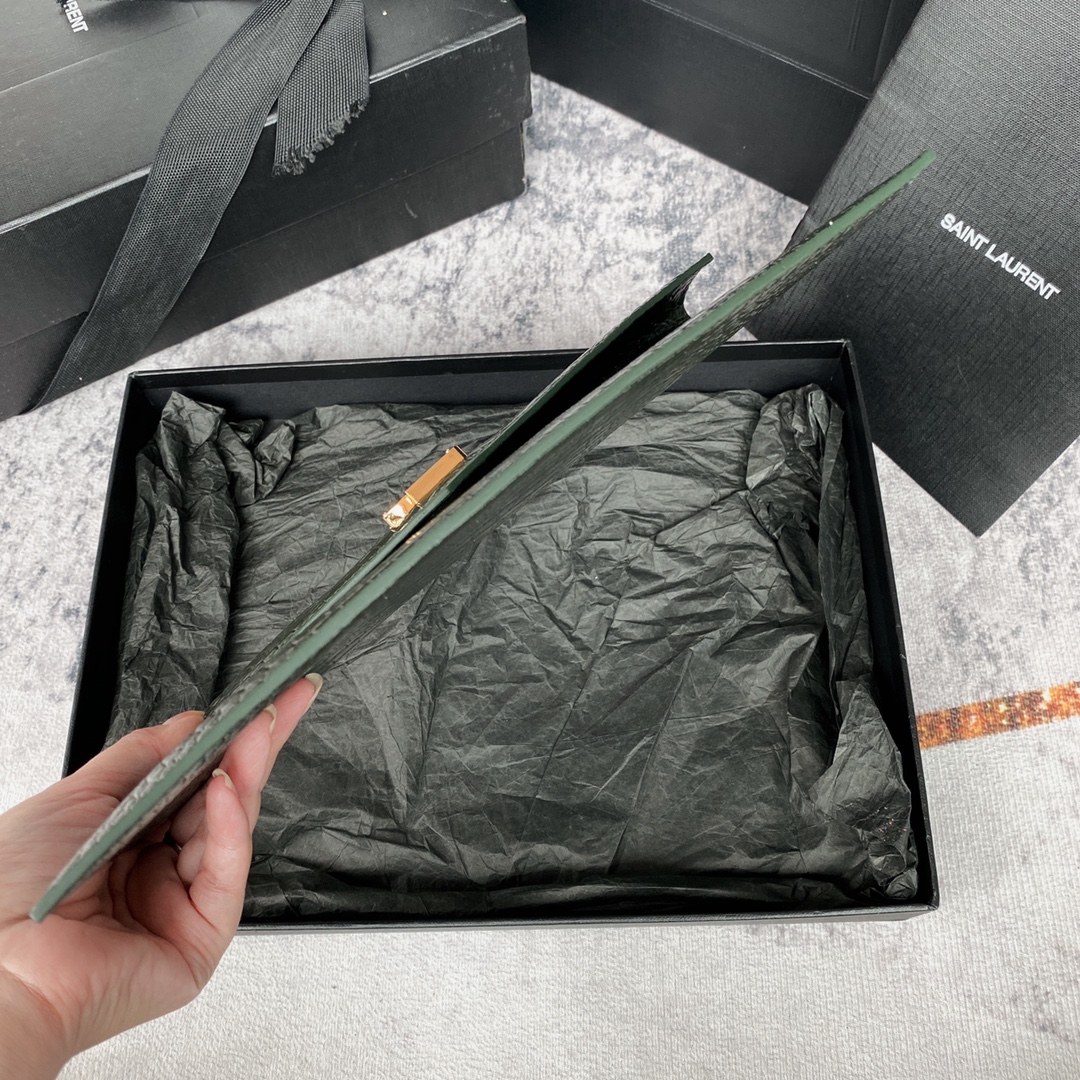 Bagsaaa Y51 Uptown Pouch In Crocodile-Embossed Shiny 565739 Green - 27 x 16 x 2 CM