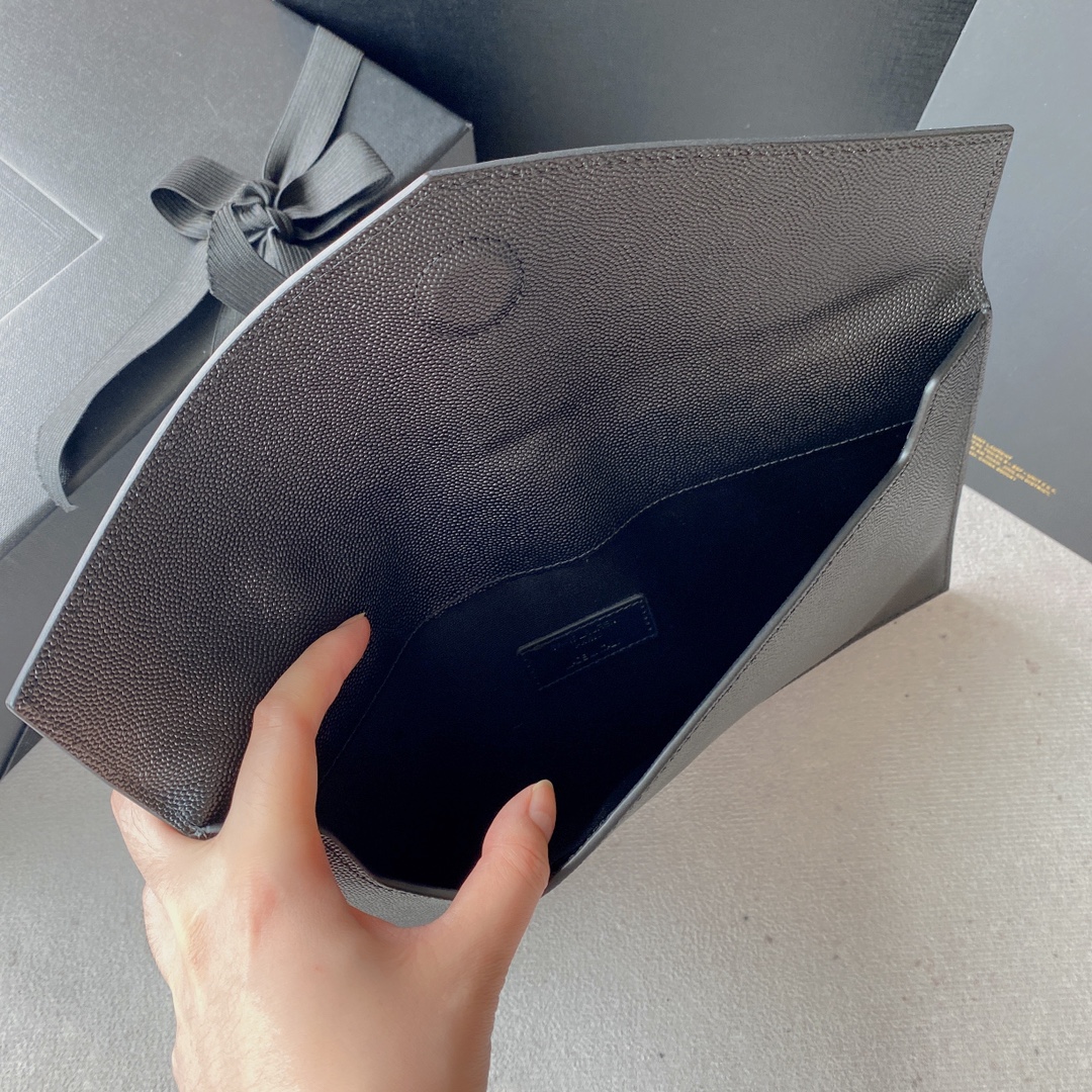 Bagsaaa Y51 Uptown Pouch In Grain De Poudre Leather 565739 Black - 27 x 16 x 2 CM