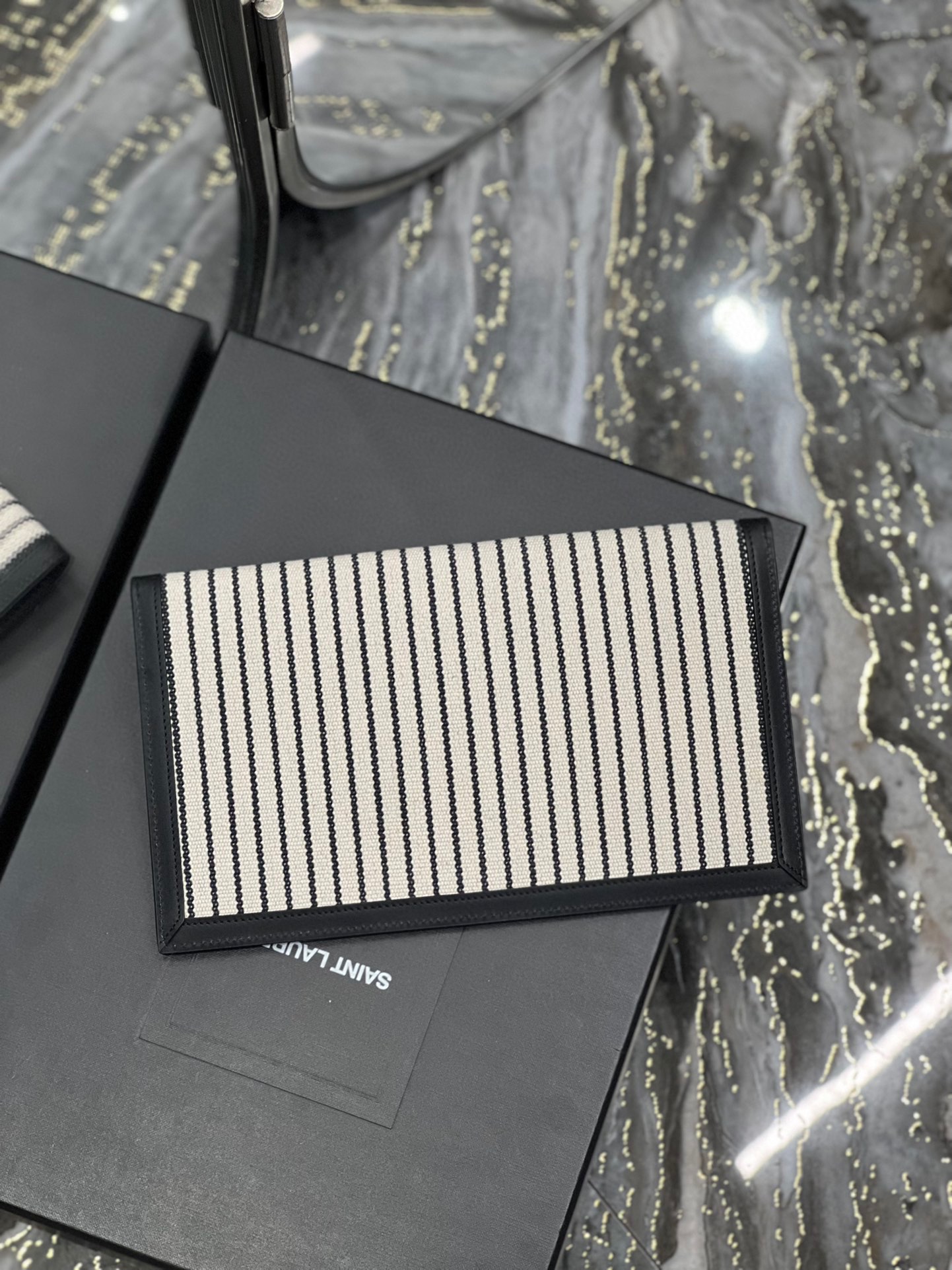 Bagsaaa Y51 Uptown Pouch Striped 565739 - 27 x 16 x 2 CM