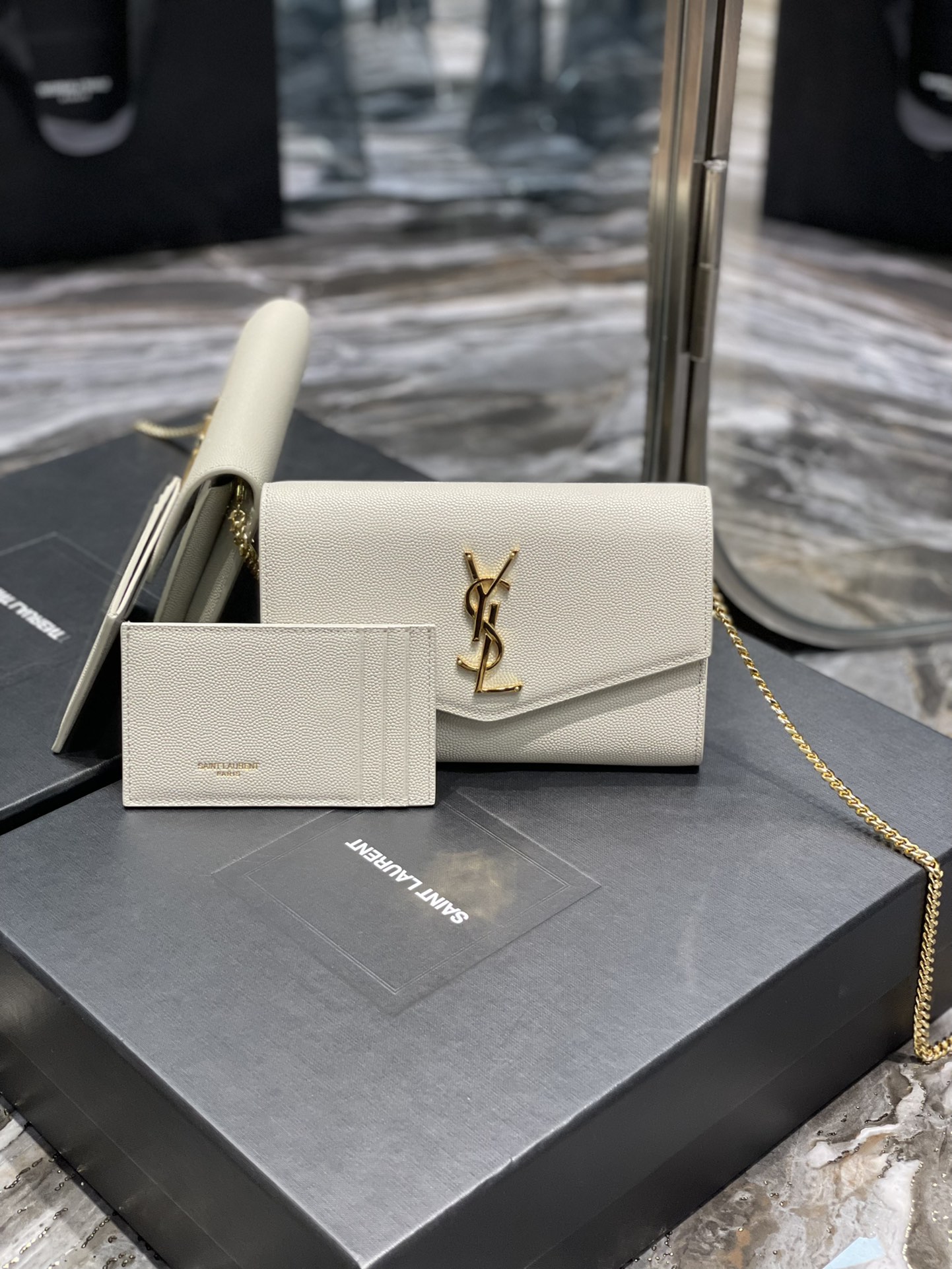 Bagsaaa Y51 Uptown Chain Wallet In Grain De Poudre Embossed Leather 607788 White - 19 x 12 x 3 CM