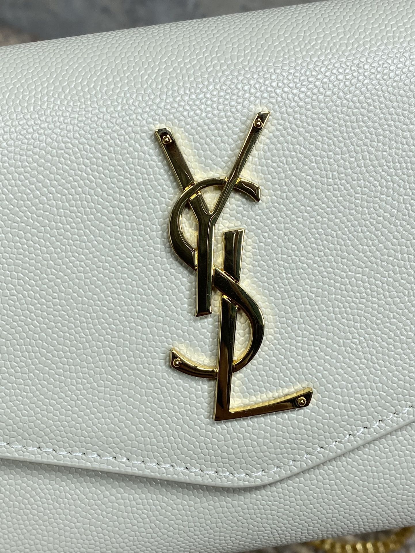 Bagsaaa Y51 Uptown Chain Wallet In Grain De Poudre Embossed Leather 607788 White - 19 x 12 x 3 CM
