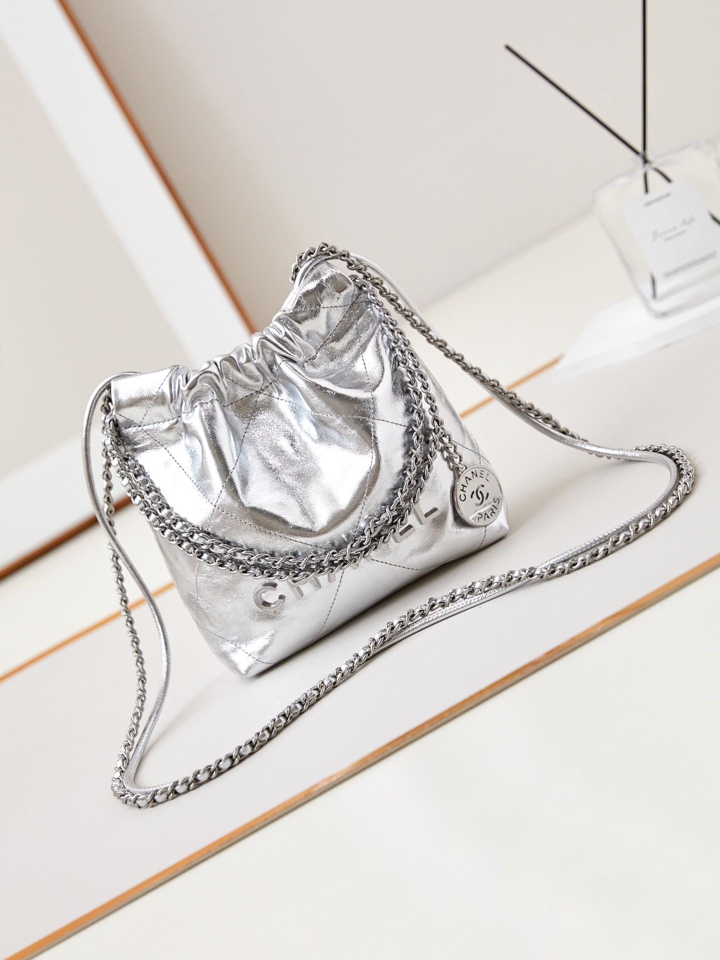 Bagsaaa Ch**el 22 Mini Handbag Metallic Lambskin Silver AS3980 - 20 × 19 × 6 cm