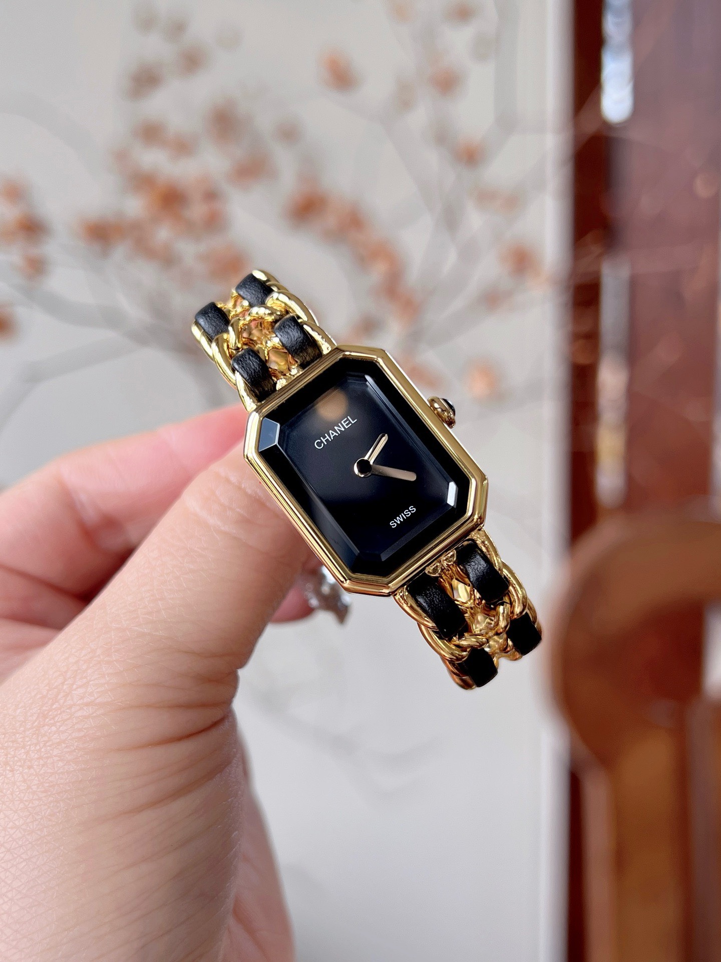 Bagsaaa Ch**el Première Édition Originale Watch Gold
